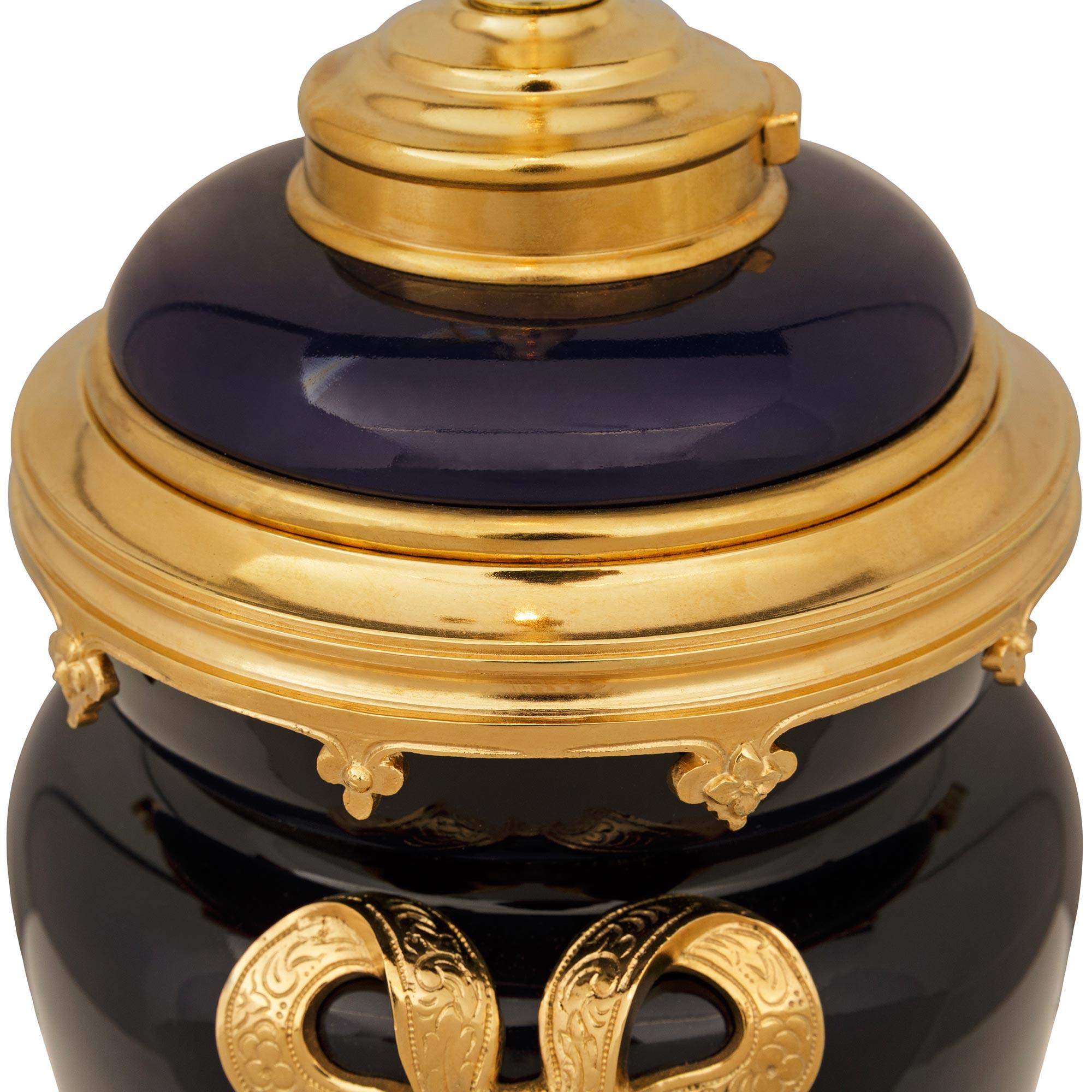 Lampe en porcelaine de Sèvres et bronze doré du XIXème siècle, de style Louis XVI Bon état - En vente à West Palm Beach, FL