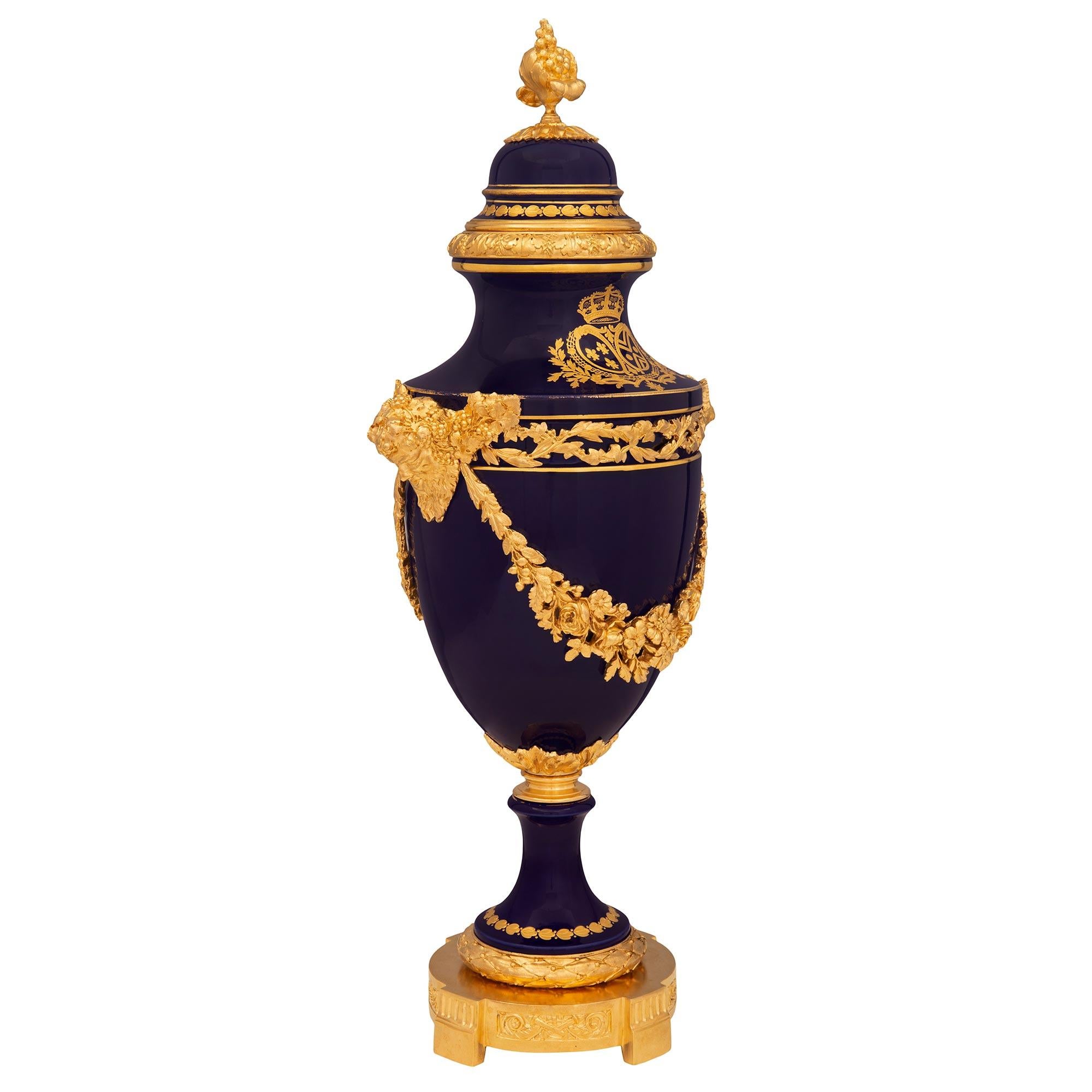 A stunning and very high quality French 19th century Louis XVI st. Belle Époque period cobalt blue Sèvres porcelain and ormolu lidded urn signed Sèvres. The urn is raised by a circular ormolu base with fine block and fluted feet. The elegant socle