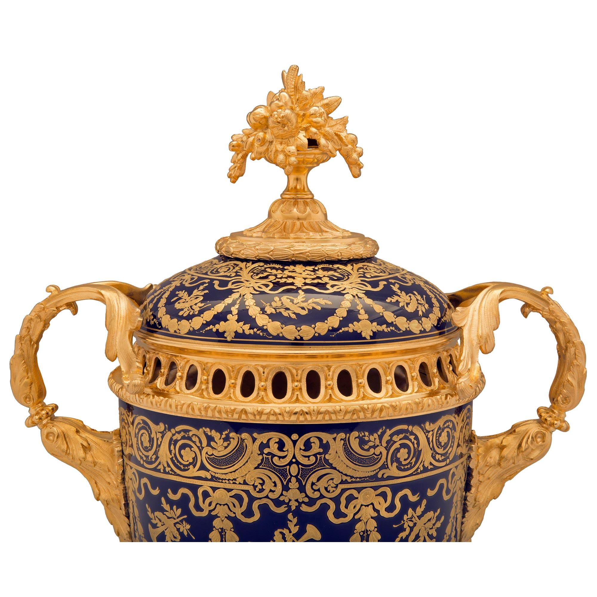 French 19th Century Louis XVI St. Sèvres Porcelain and Ormolu Lidded Urn In Good Condition For Sale In West Palm Beach, FL