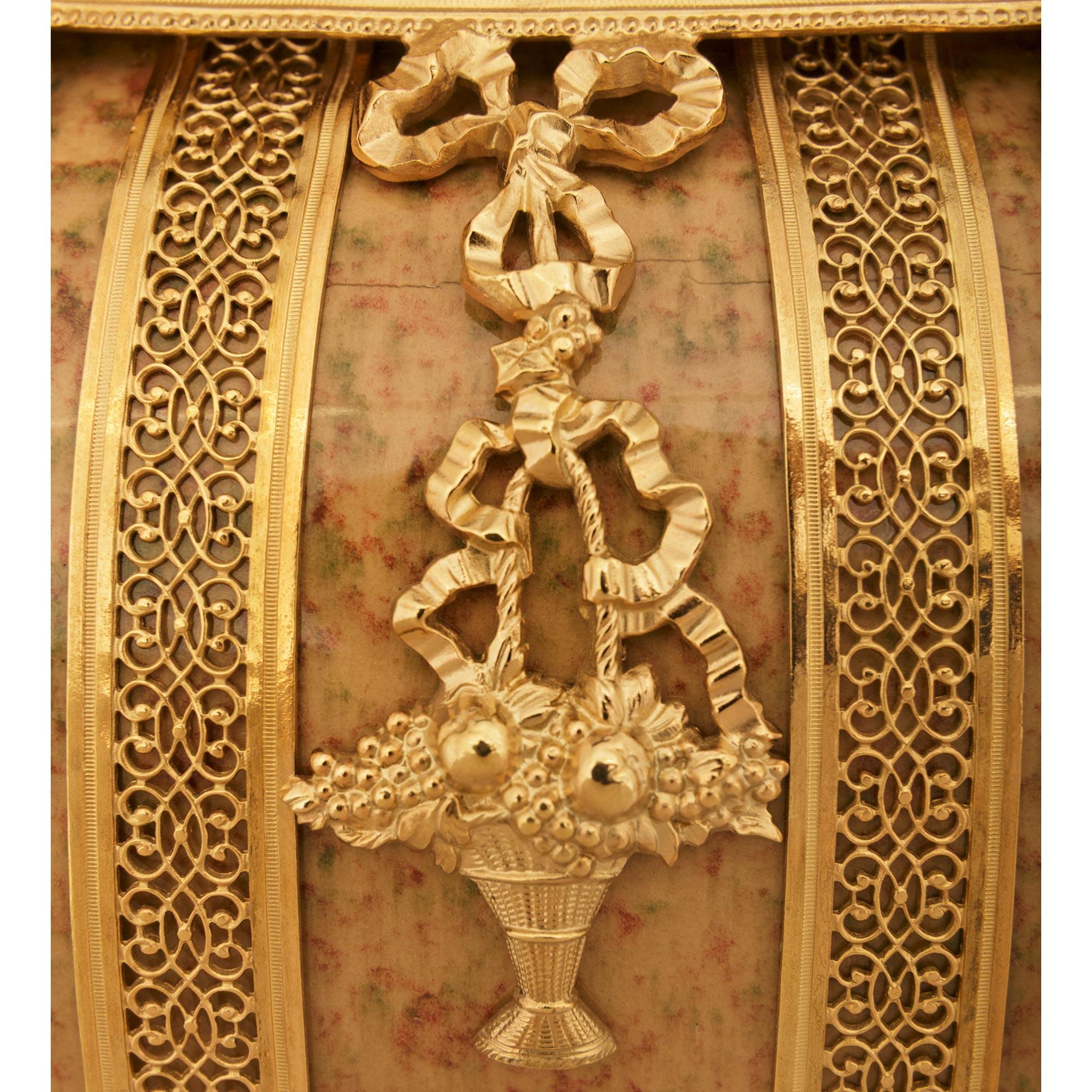 Vaso/pianta francese del XIX secolo in porcellana di Sèvres Luigi XVI e Ormolu in vendita 1