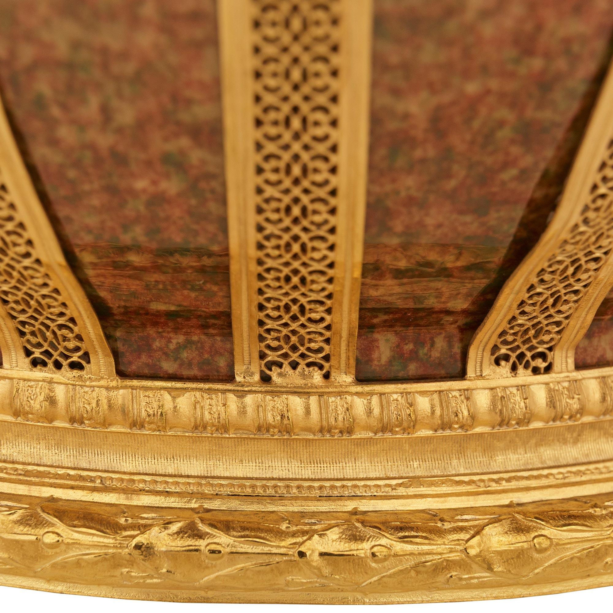 Vaso/pianta francese del XIX secolo in porcellana di Sèvres Luigi XVI e Ormolu in vendita 3