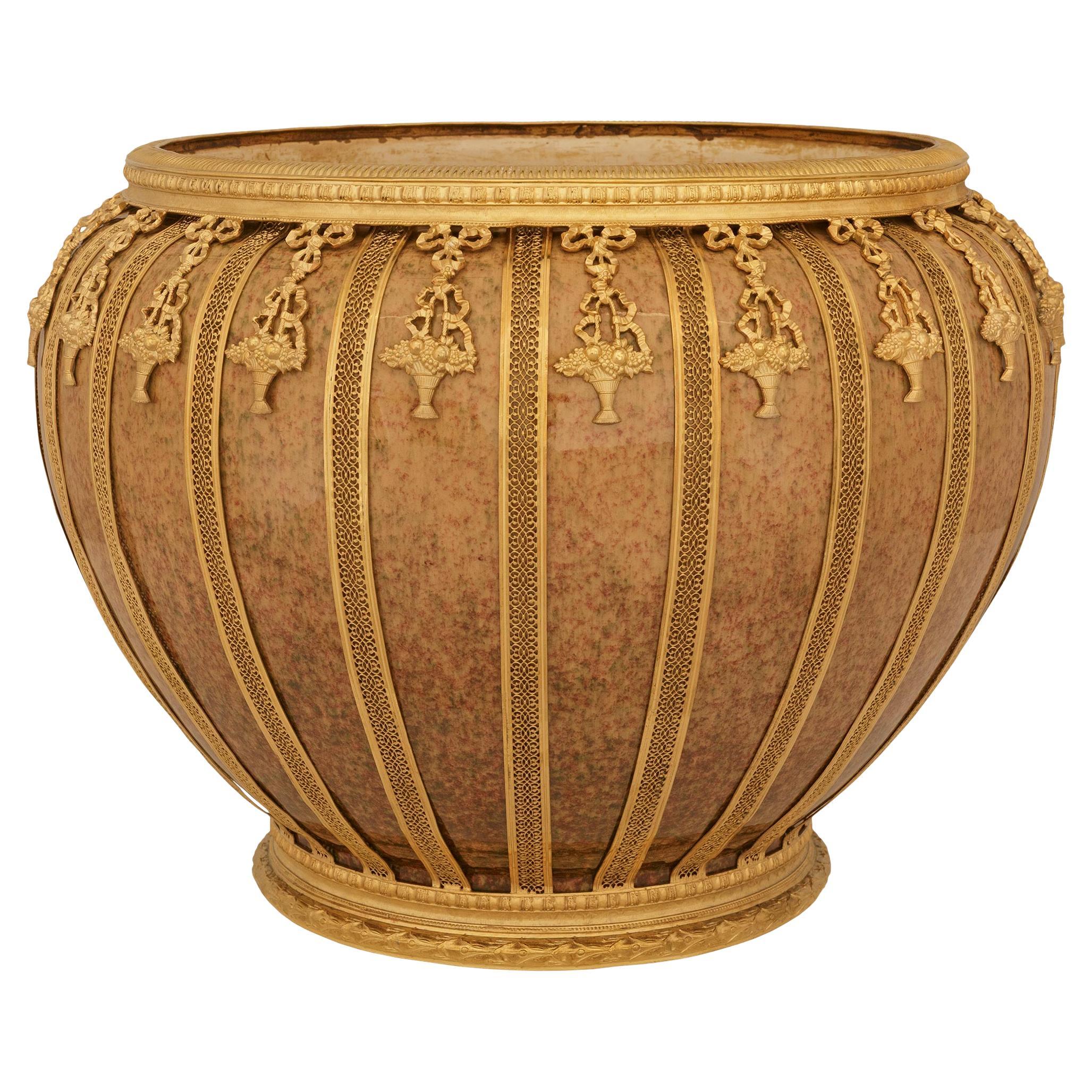 Französisch 19. Jahrhundert Louis XVI st. Sèvres Porzellan und Ormolu Vase / Pflanzer