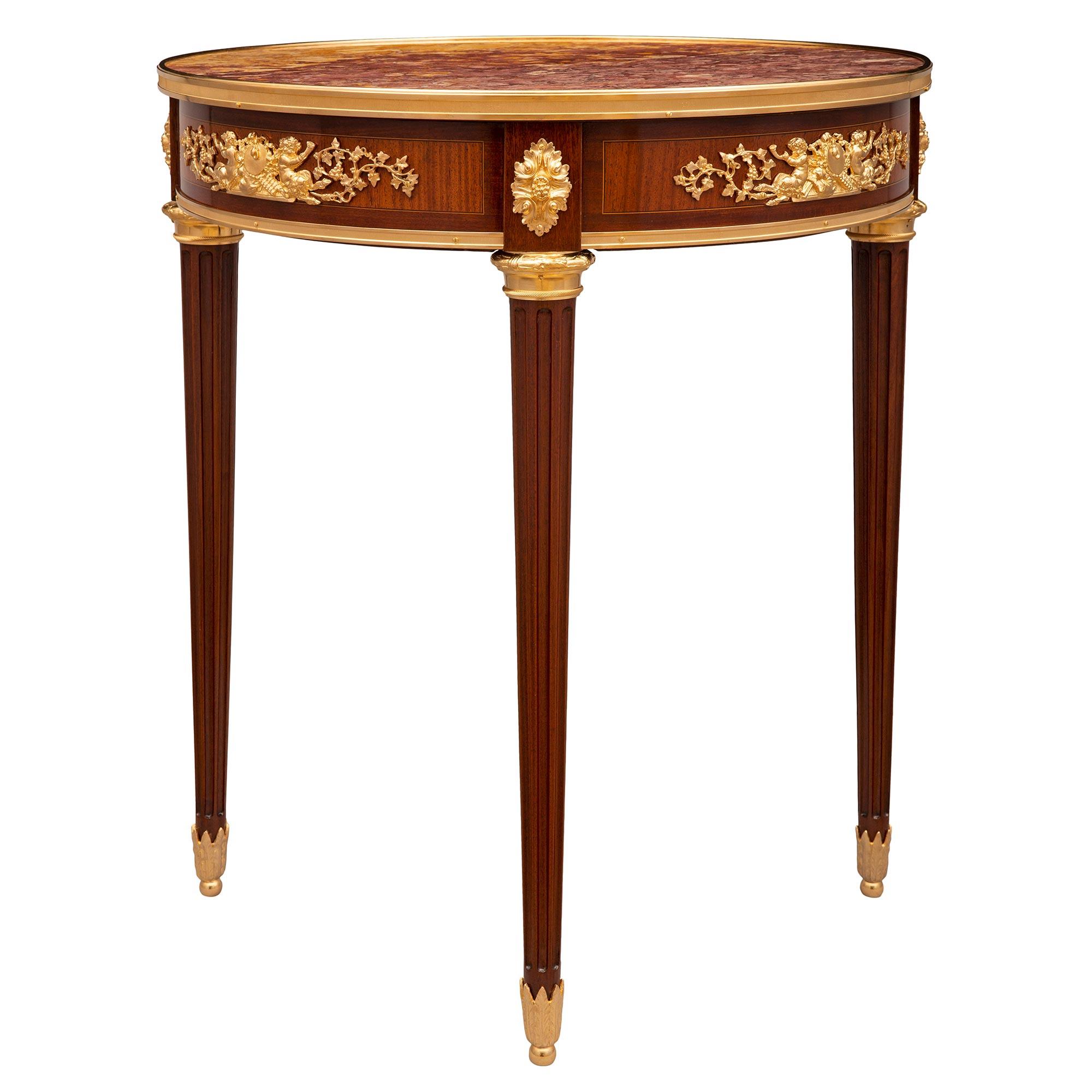 Français Table d'appoint Louis XVI du XIXe siècle attribuée à François Linke en vente