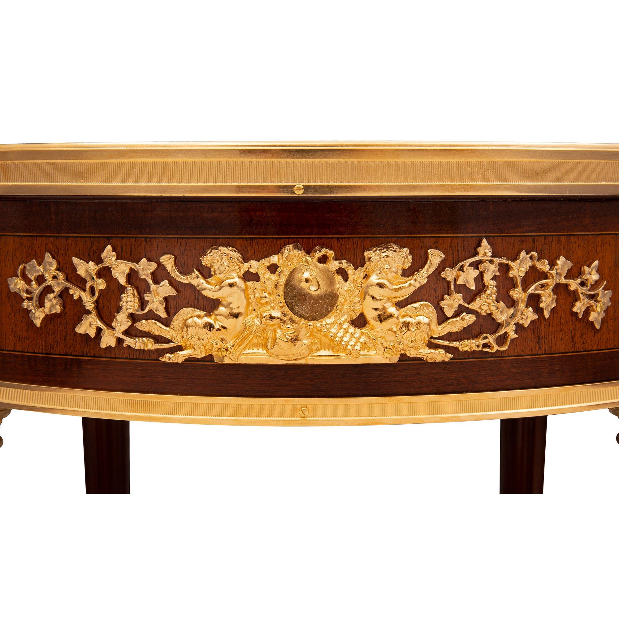 Bronze doré Table d'appoint Louis XVI du XIXe siècle attribuée à François Linke en vente