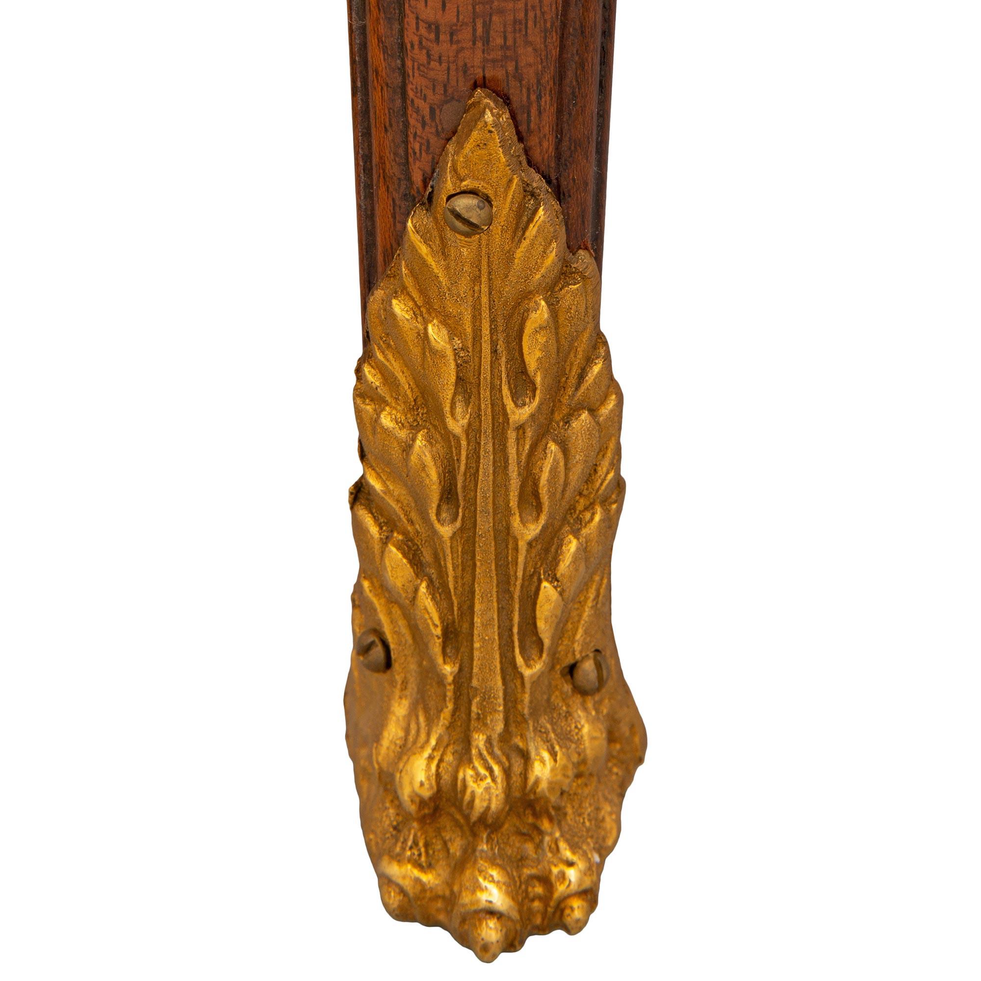 Couchtisch aus Tulpenholz im Louis-XVI-Stil des 19. Jahrhunderts im Angebot 2