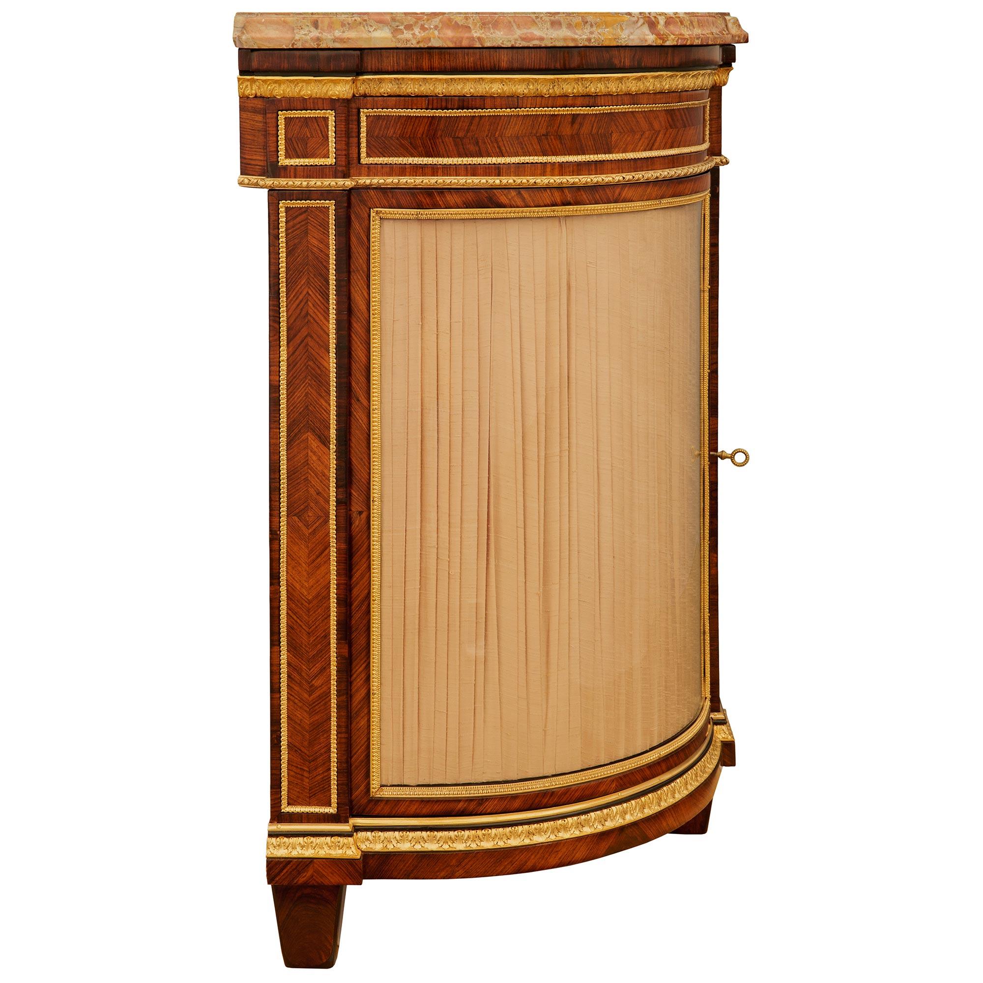 Similoro Buffet francese del XIX secolo in stile Luigi XVI in legno di tulipano, Kingwood, Ormolu e marmo in vendita