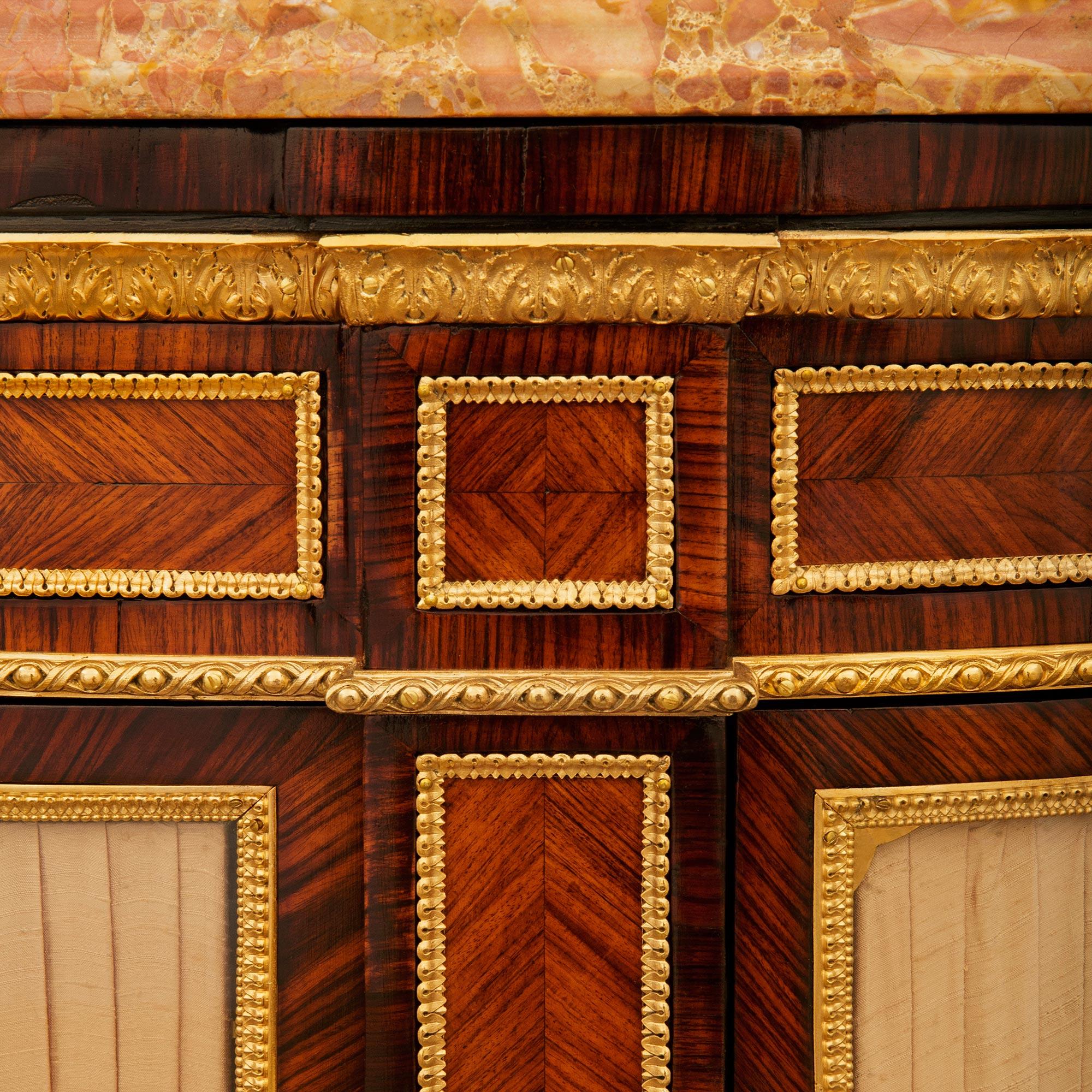 Buffet francese del XIX secolo in stile Luigi XVI in legno di tulipano, Kingwood, Ormolu e marmo in vendita 1