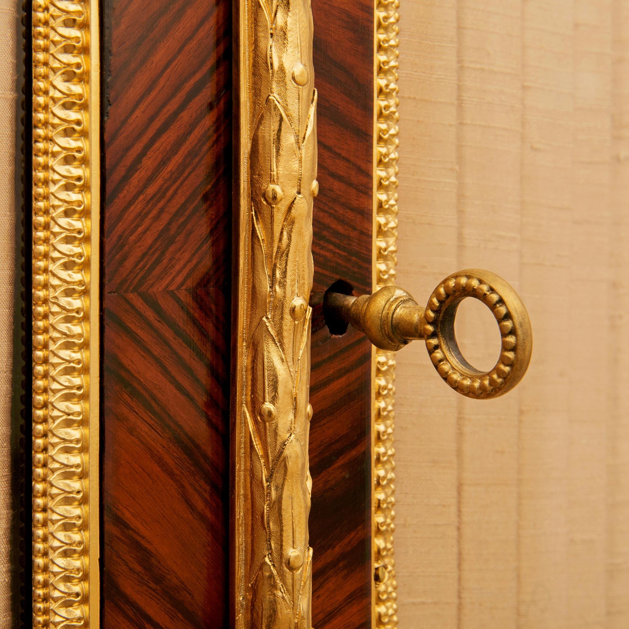 Buffet francese del XIX secolo in stile Luigi XVI in legno di tulipano, Kingwood, Ormolu e marmo in vendita 2