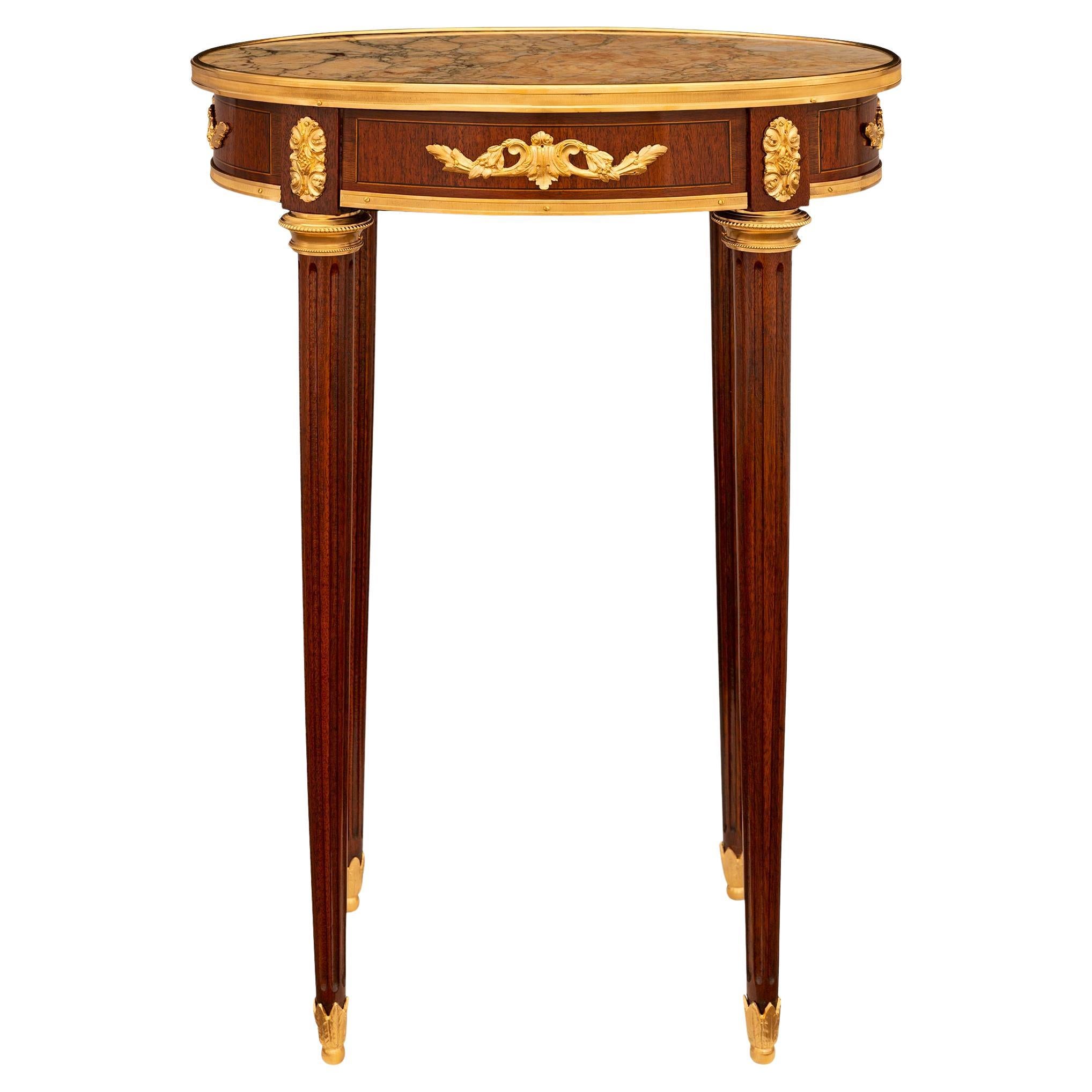 Französisch 19. Jahrhundert Louis XVI st. Tulipwood, Ormolu und Marmor Beistelltisch