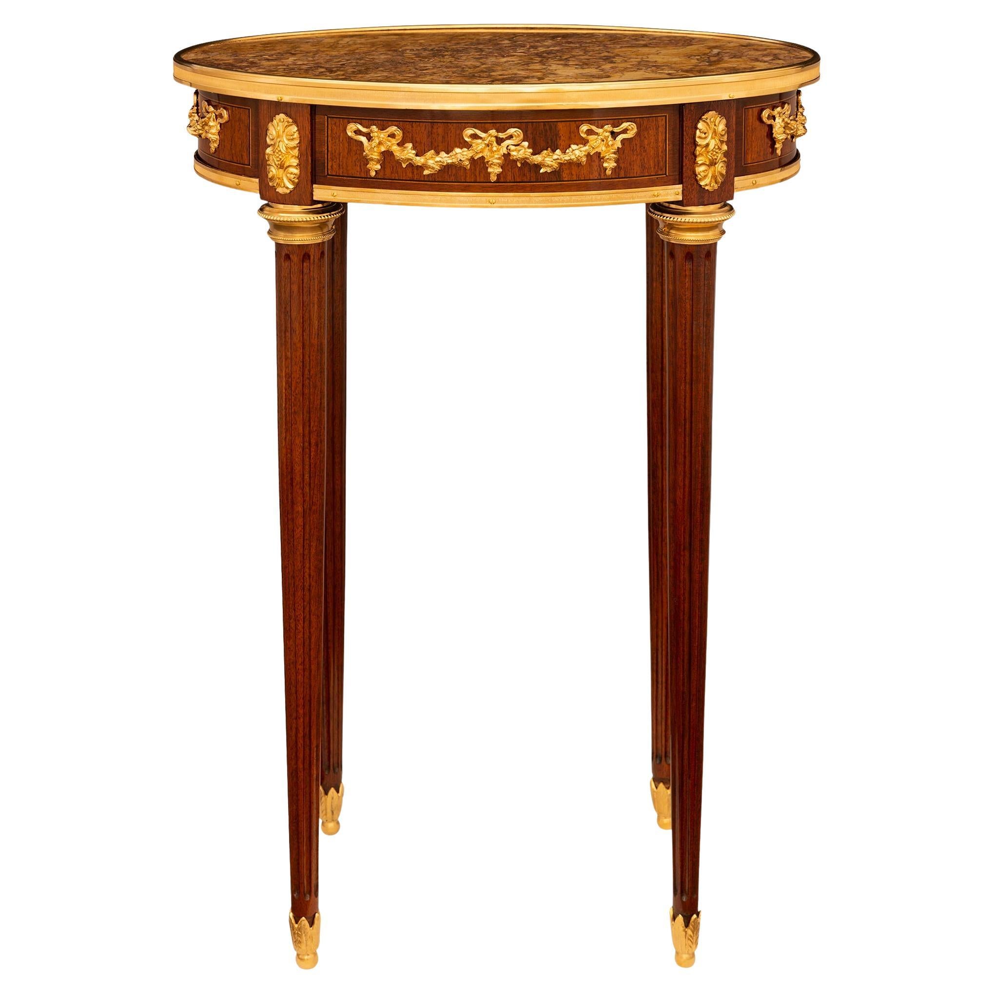Französischer Beistelltisch aus Tulpenholz, Ormolu und Marmor im Stil Louis XVI des 19.