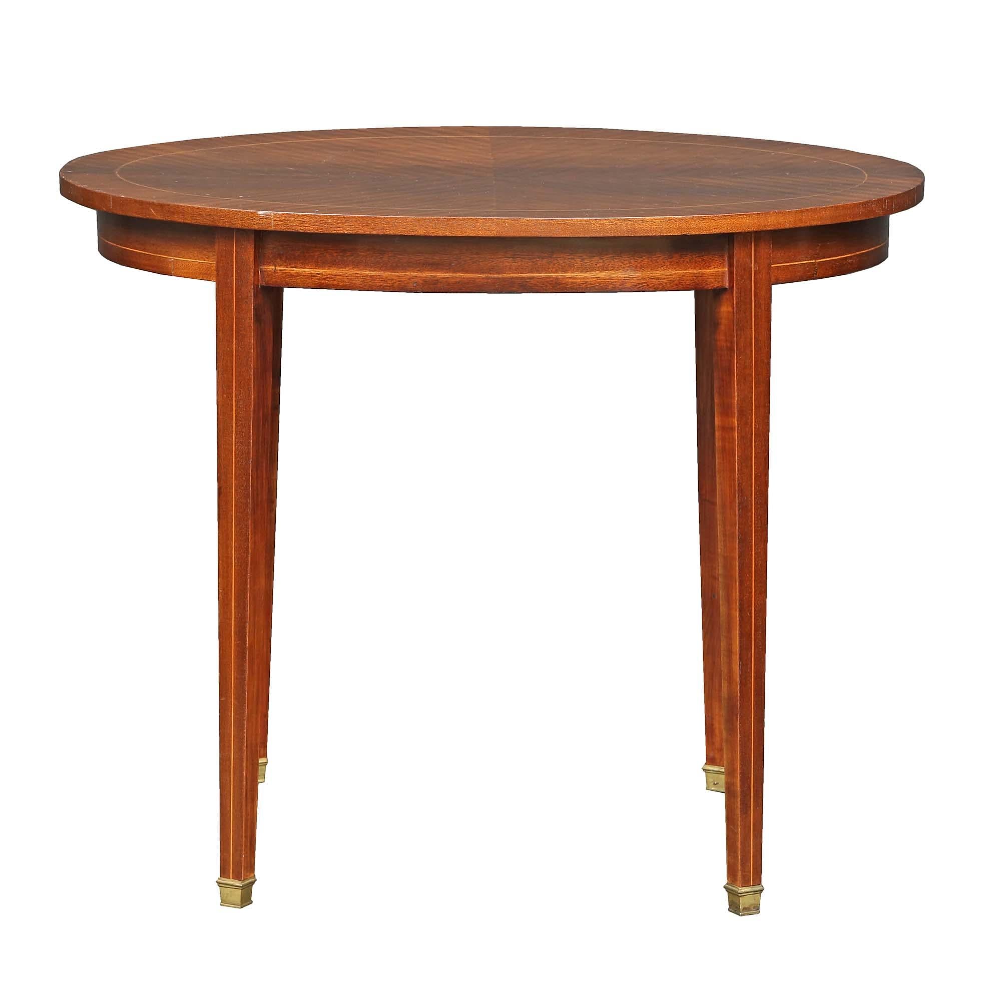 XIXe siècle Table d'appoint française du 19ème siècle de style Louis XVI en bois de tulipier en vente