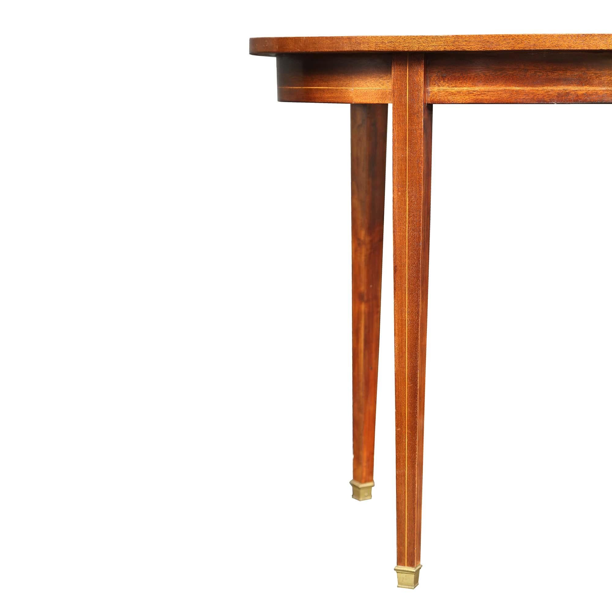 Tulipier Table d'appoint française du 19ème siècle de style Louis XVI en bois de tulipier en vente