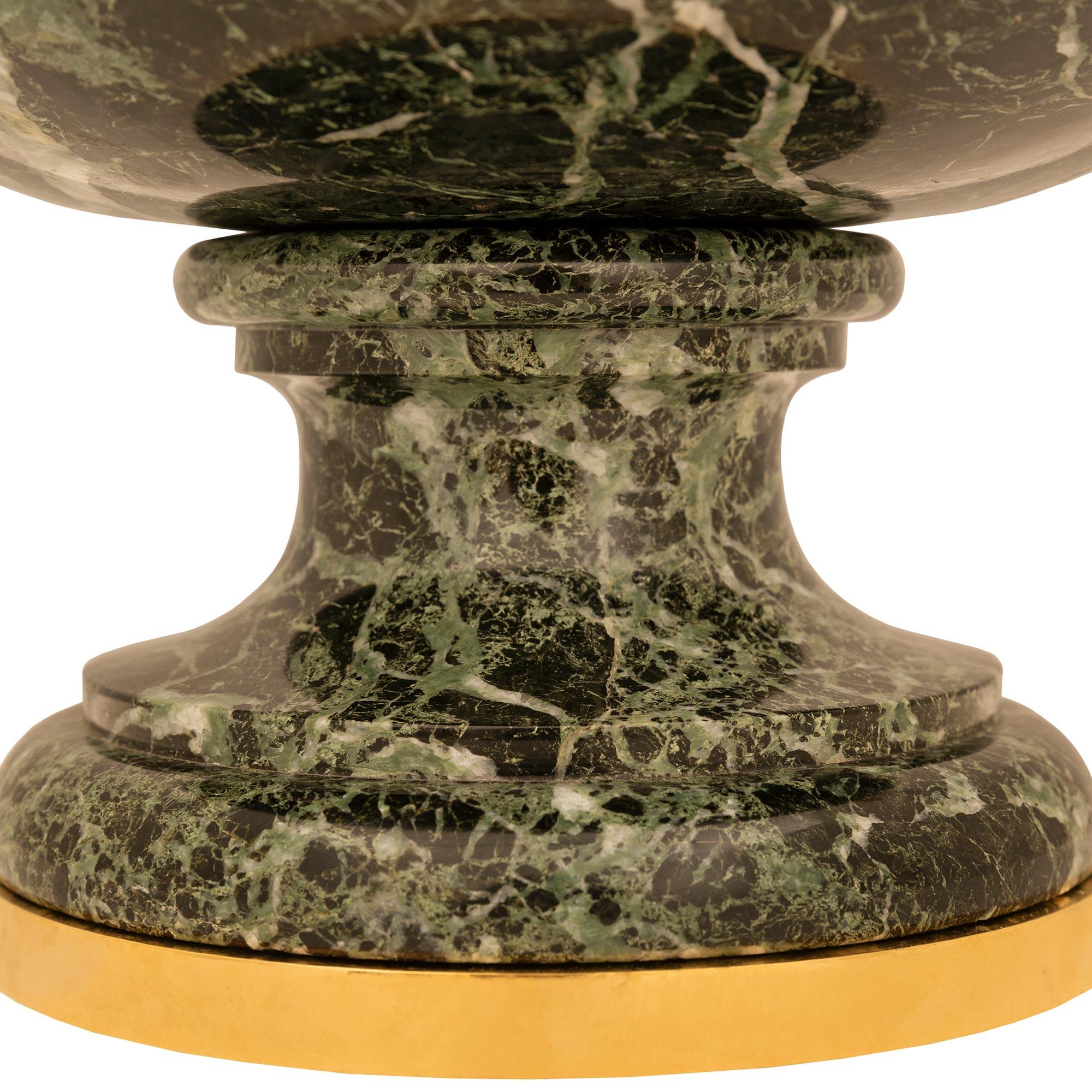 Urna francese del XIX secolo Luigi XVI st. Vert de Patricia e Ormolu in vendita 4