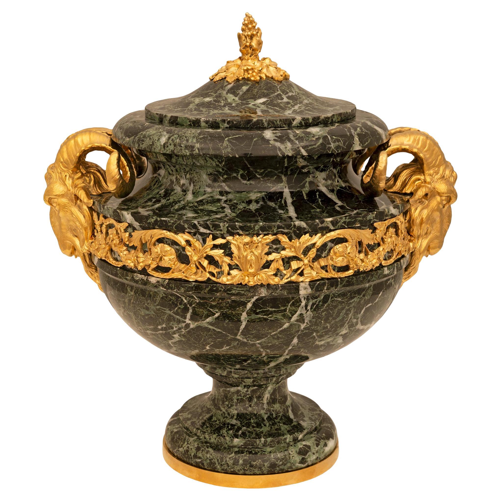 Urna francese del XIX secolo Luigi XVI st. Vert de Patricia e Ormolu