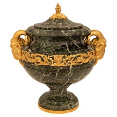 Französisch 19. Jahrhundert Louis XVI st. Vert de Patricia und Ormolu Urne