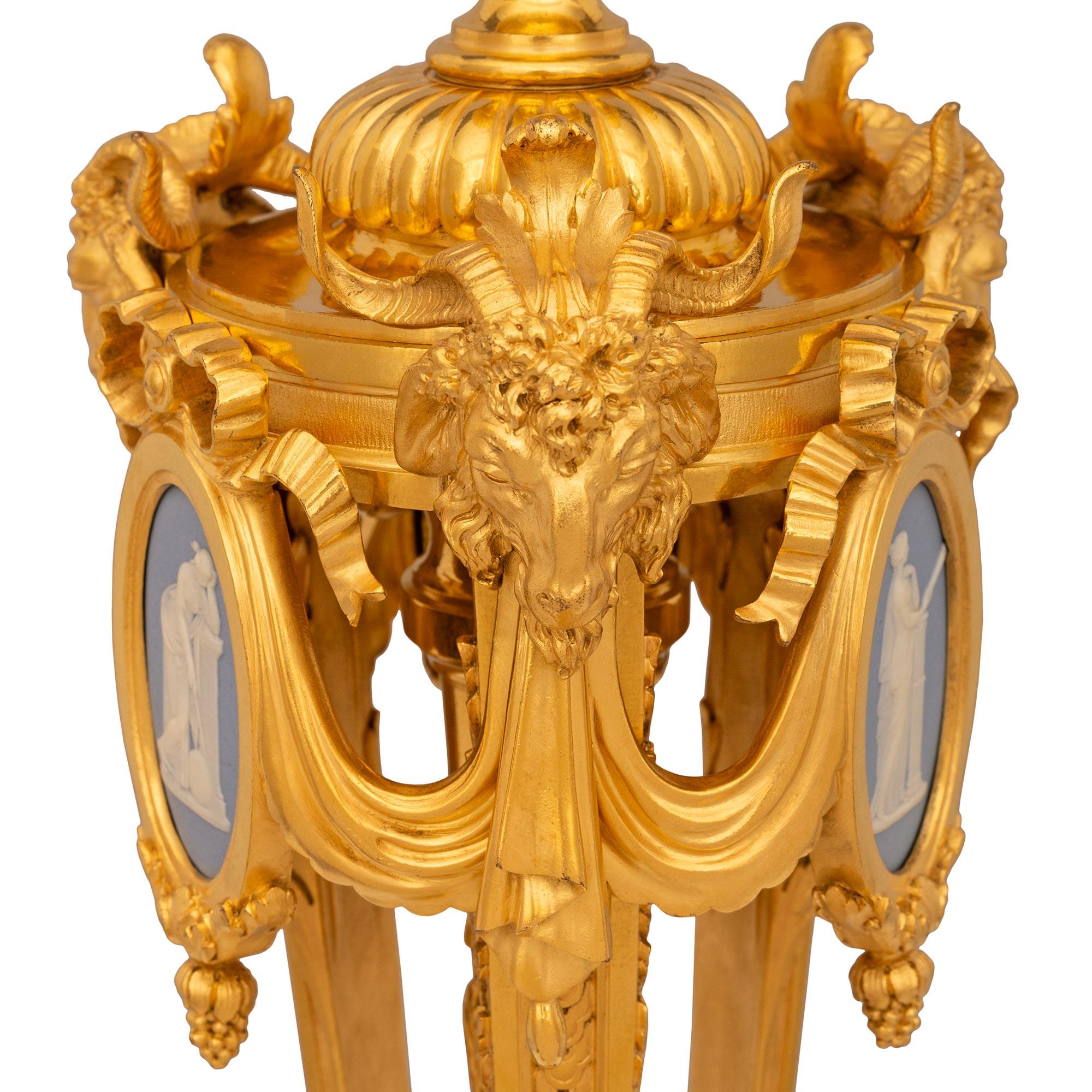 French 19th Century Louis XVI St. Wedgwood Porcelain & Ormolu Athénienne Lamp For Sale 1