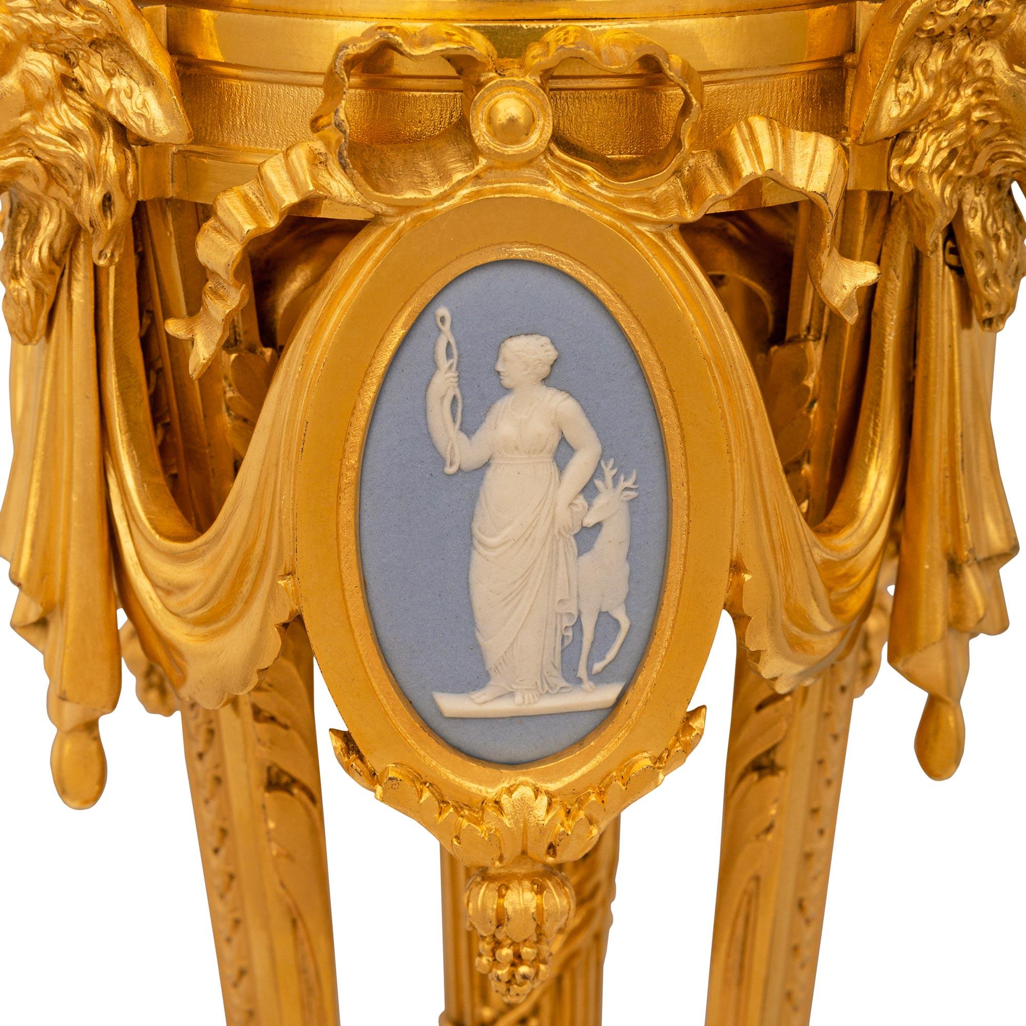 French 19th Century Louis XVI St. Wedgwood Porcelain & Ormolu Athénienne Lamp For Sale 2