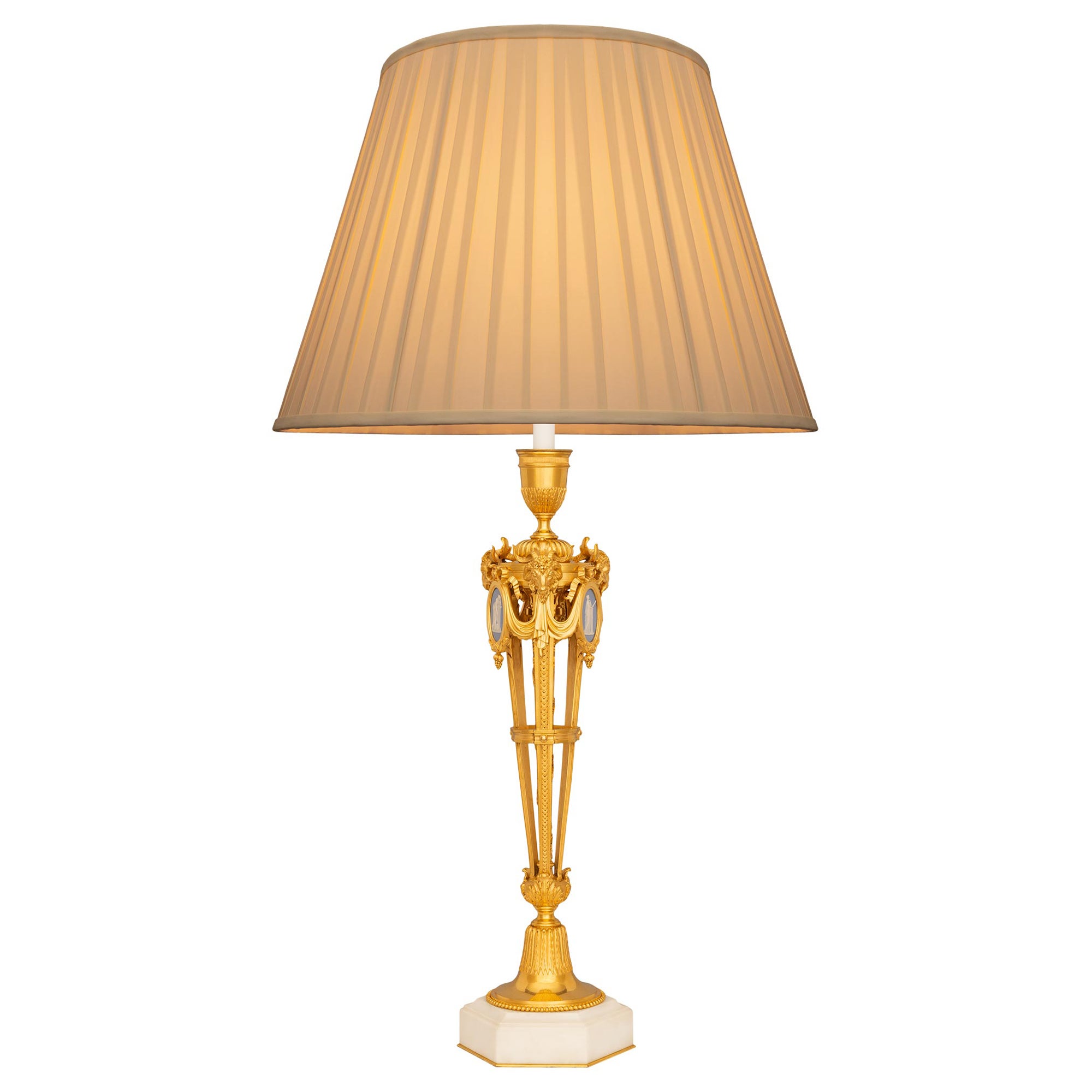 Lampe Athénienne en porcelaine et bronze doré de Wedgwood du XIXe siècle en vente