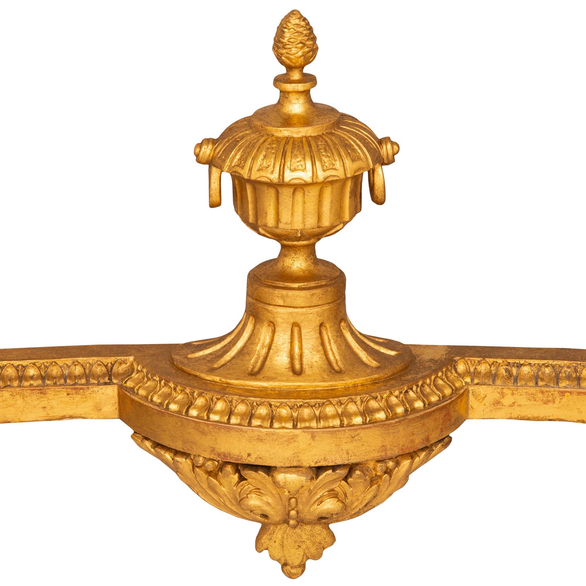 Console francese del XIX secolo in stile Luigi XVI in marmo bianco di Carrara e legno d'orato in vendita 3
