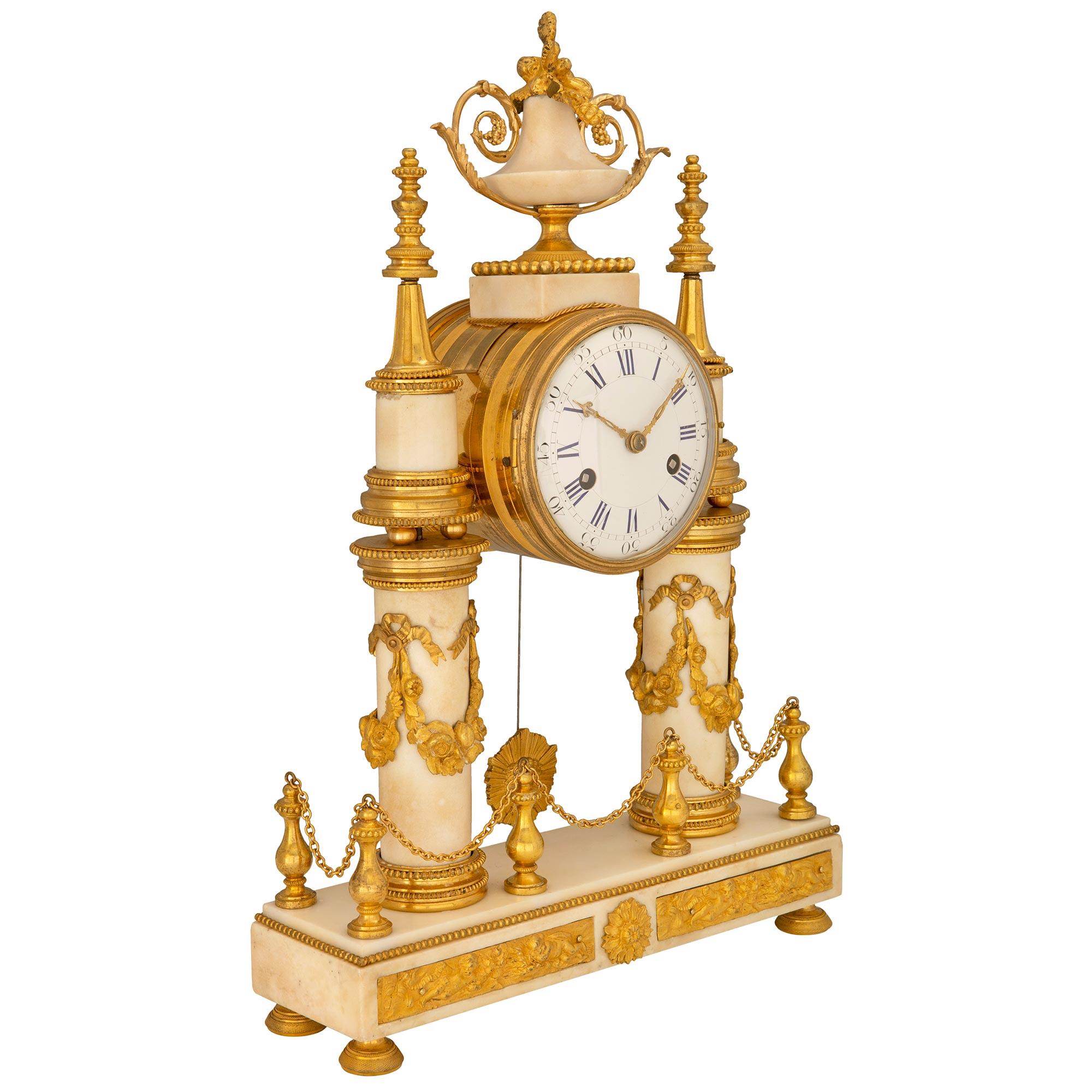 French 19th Century Louis XVI St. White Carrara Marble and Ormolu Clock In Good Condition For Sale In West Palm Beach, FL