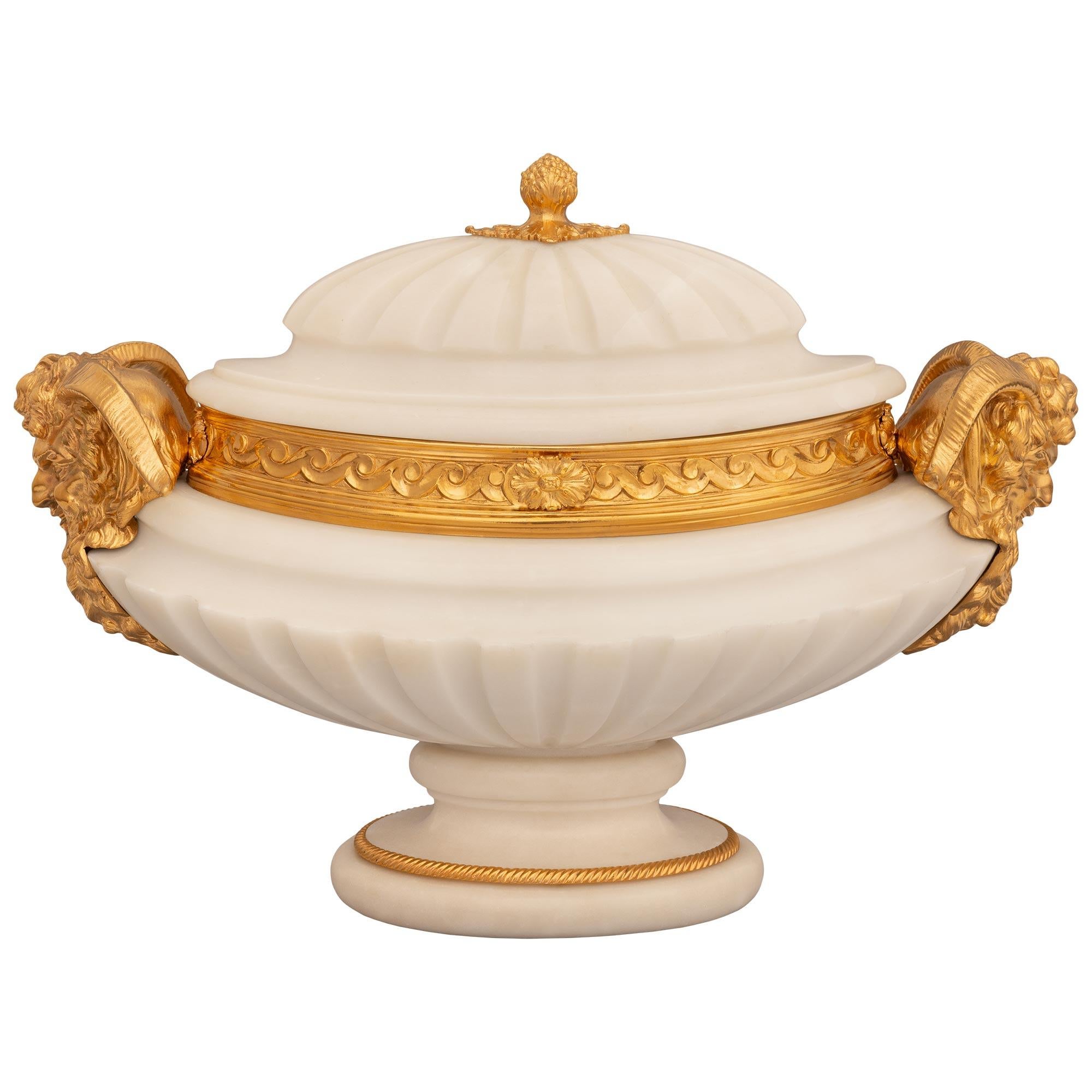 French 19th Century Louis XVI St. White Carrara Marble And Ormolu Lidded Urn For Sale 6