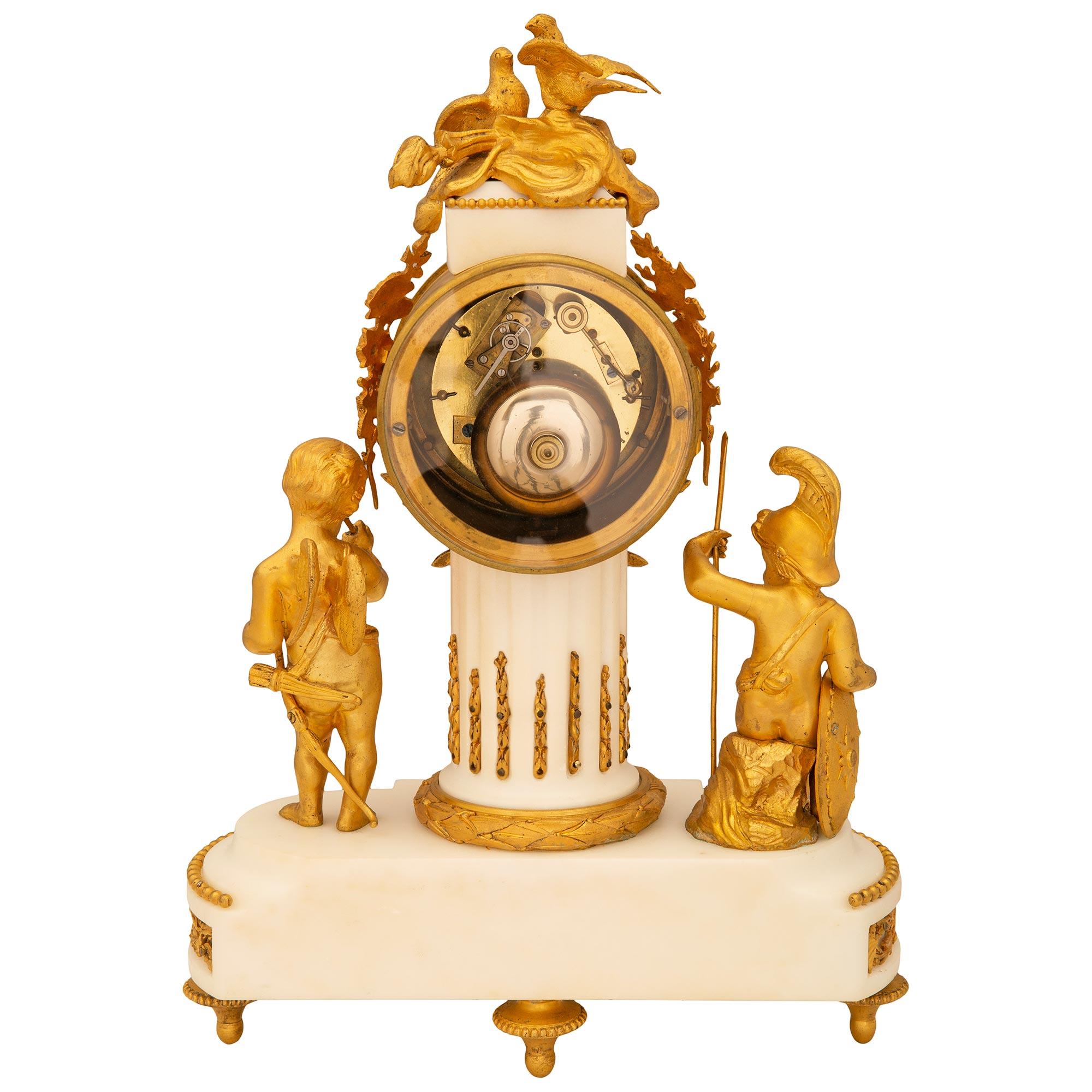 XIXe siècle Horloge française Louis XVI du 19ème siècle en marbre de Carrare blanc en vente
