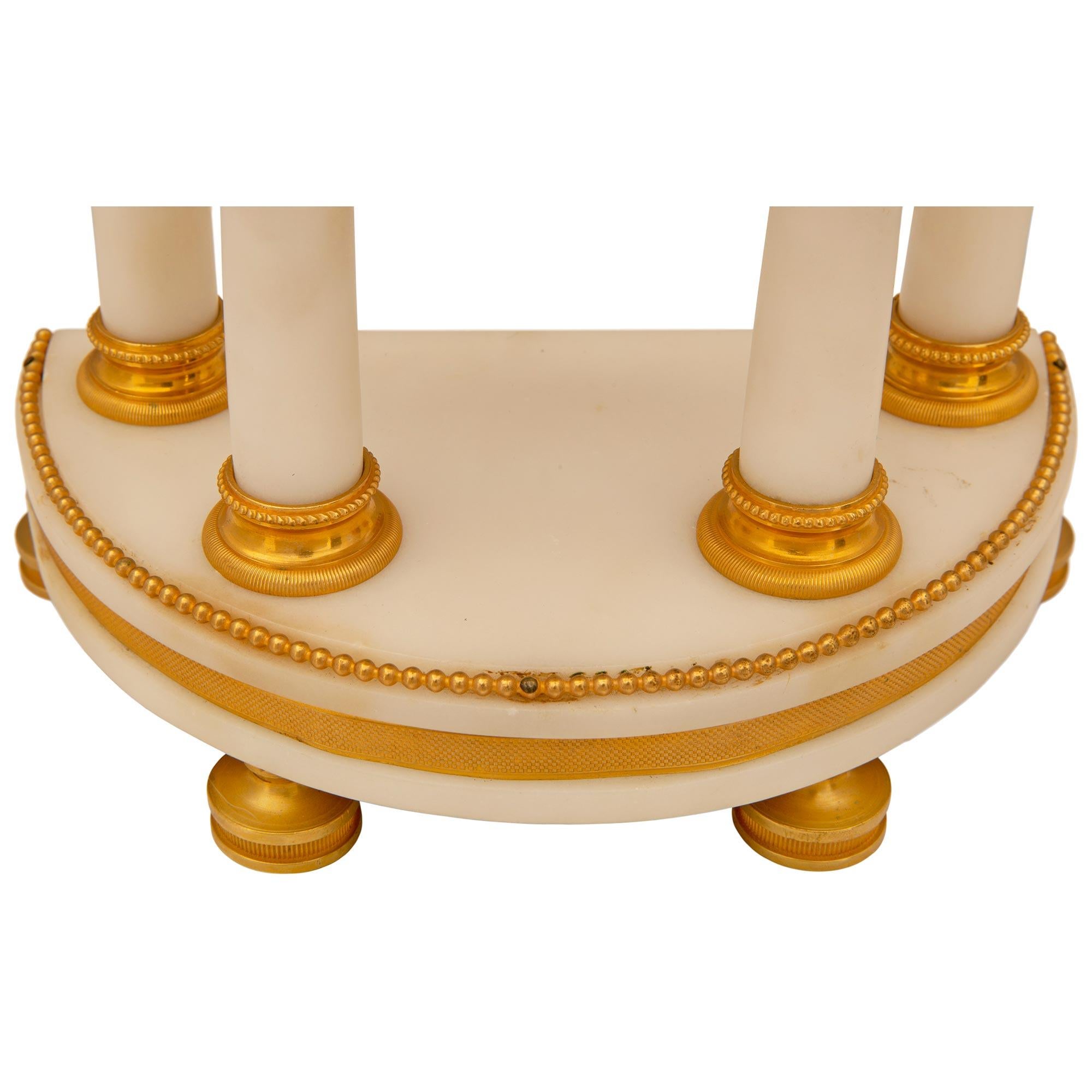 Set di orologi da tavolo in marmo bianco di Carrara francese del XIX secolo Luigi XVI St. in vendita 7