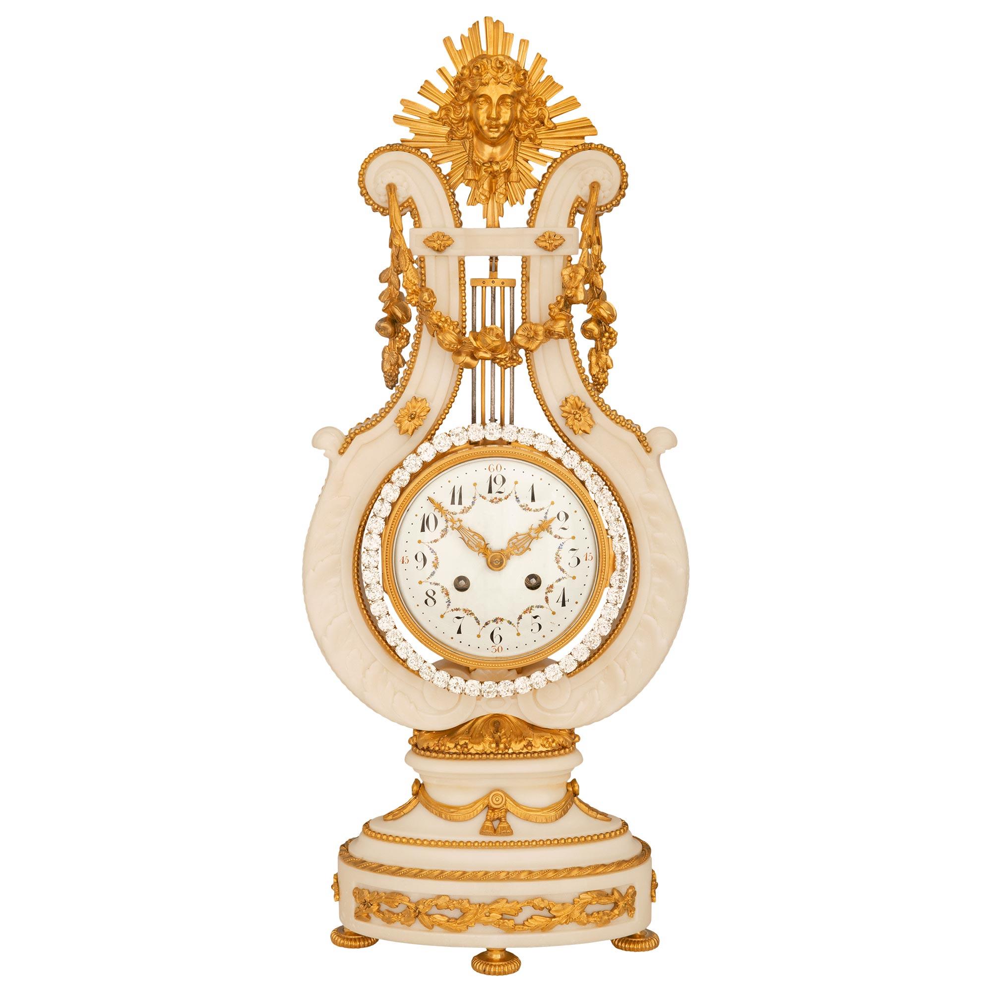 Horloge française du 19ème siècle de style Louis XVI en marbre de Carrare blanc, bronze doré et bijoux en vente 3