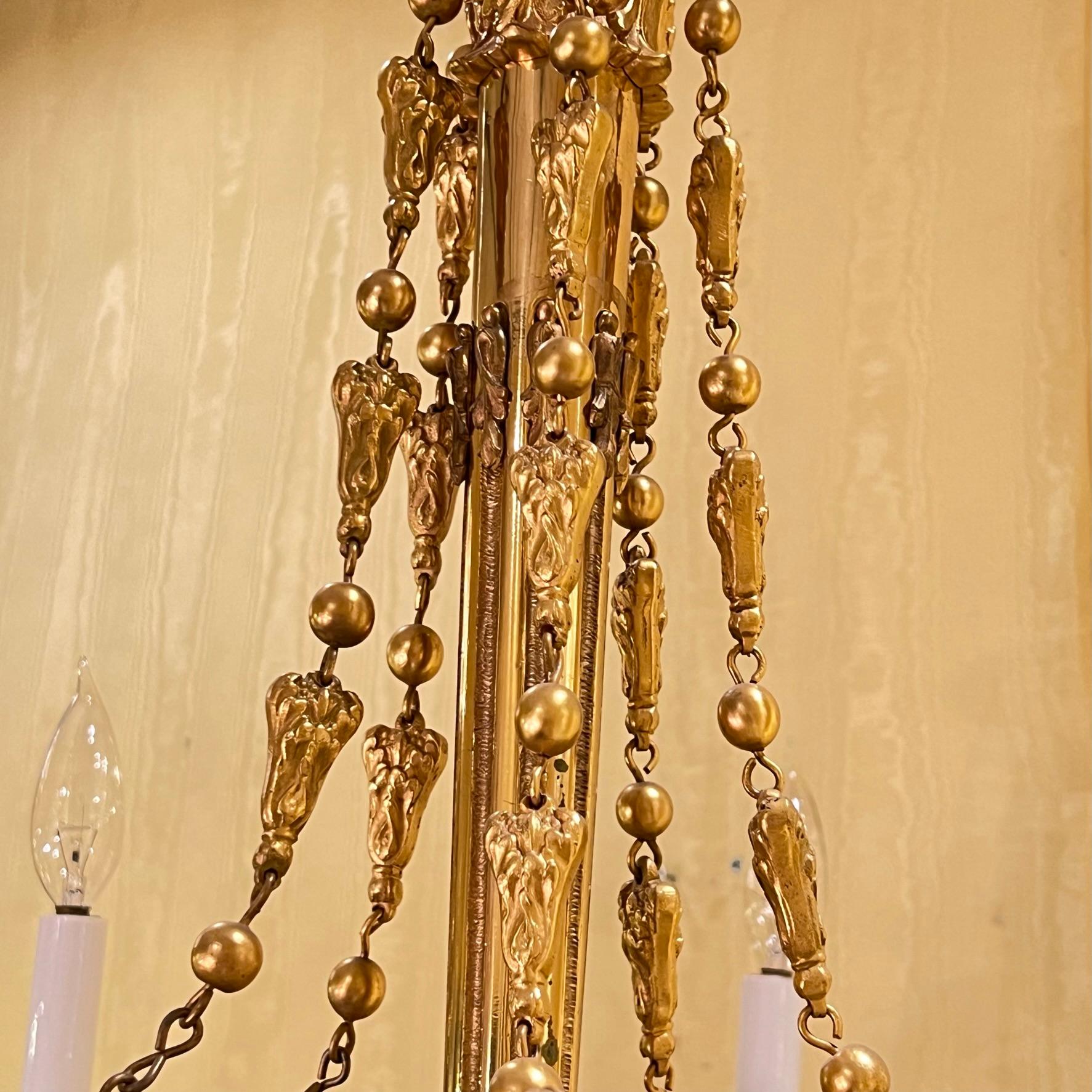 Französisch 19. Jahrhundert Louis XVI Stil 10 Lichter vergoldete Bronze Kronleuchter im Angebot 10