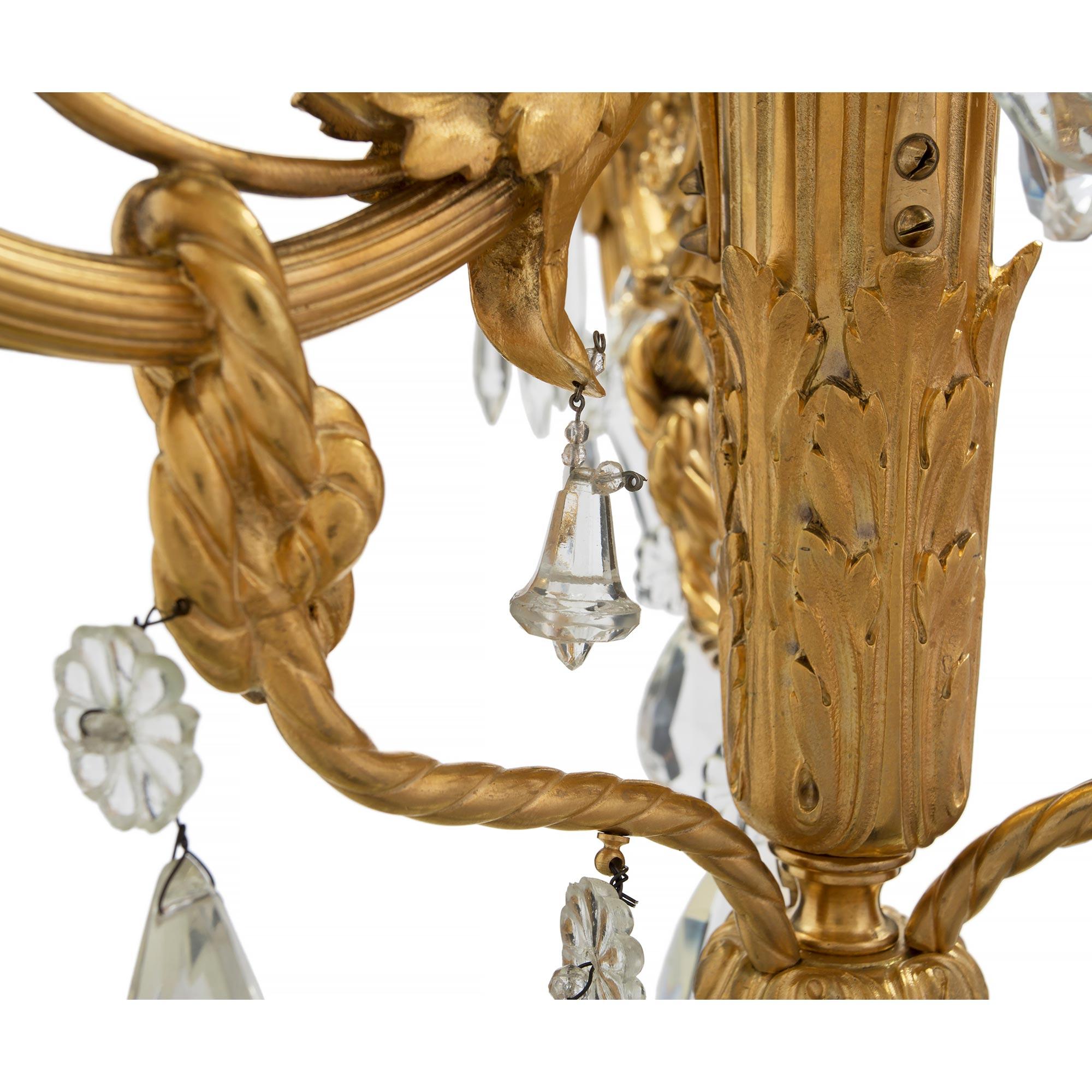 Lustre français de style Louis XVI du XIXe siècle en cristal de Baccarat et bronze doré en vente 2