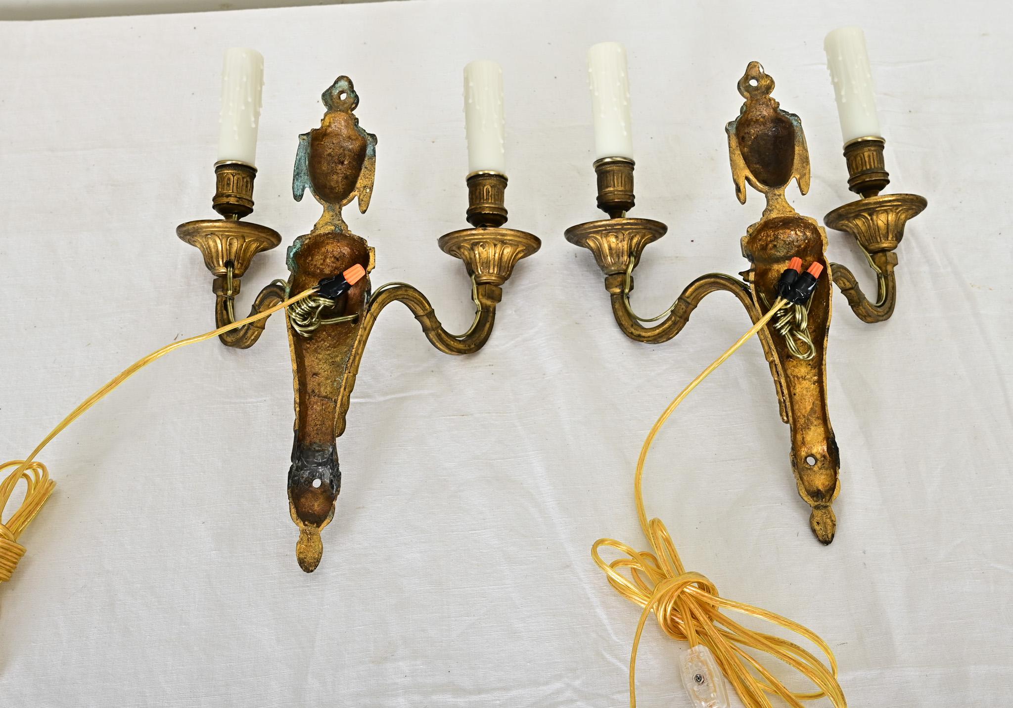 Sconcese francesi del XIX secolo in stile Luigi XVI in bronzo in vendita 3
