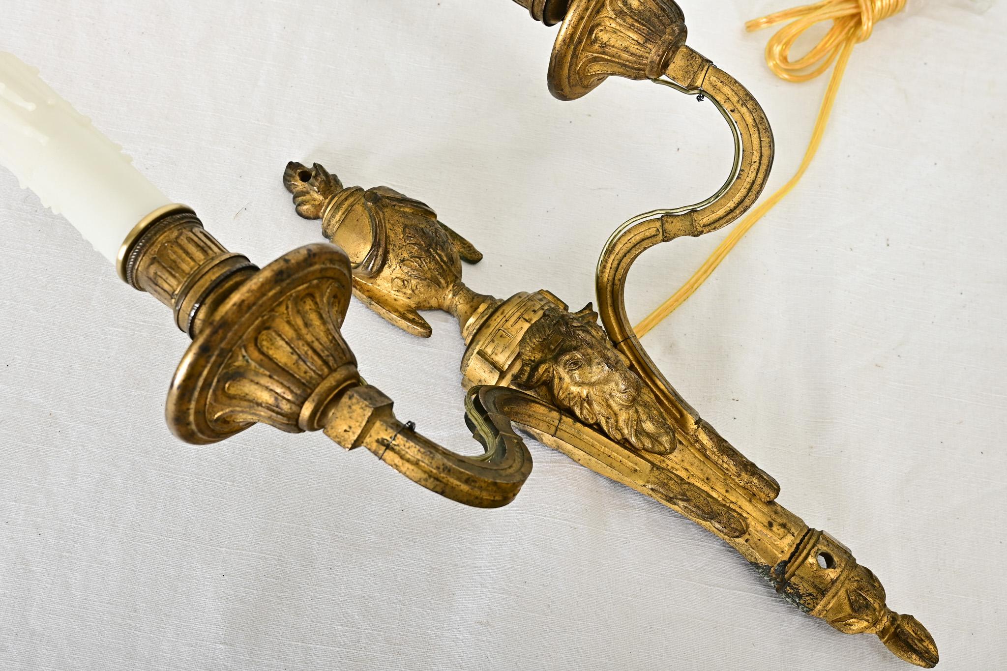 Sconcese francesi del XIX secolo in stile Luigi XVI in bronzo in vendita 4