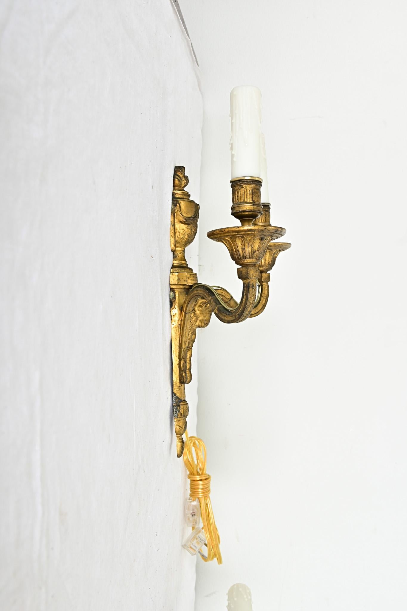 Sconcese francesi del XIX secolo in stile Luigi XVI in bronzo in vendita 5