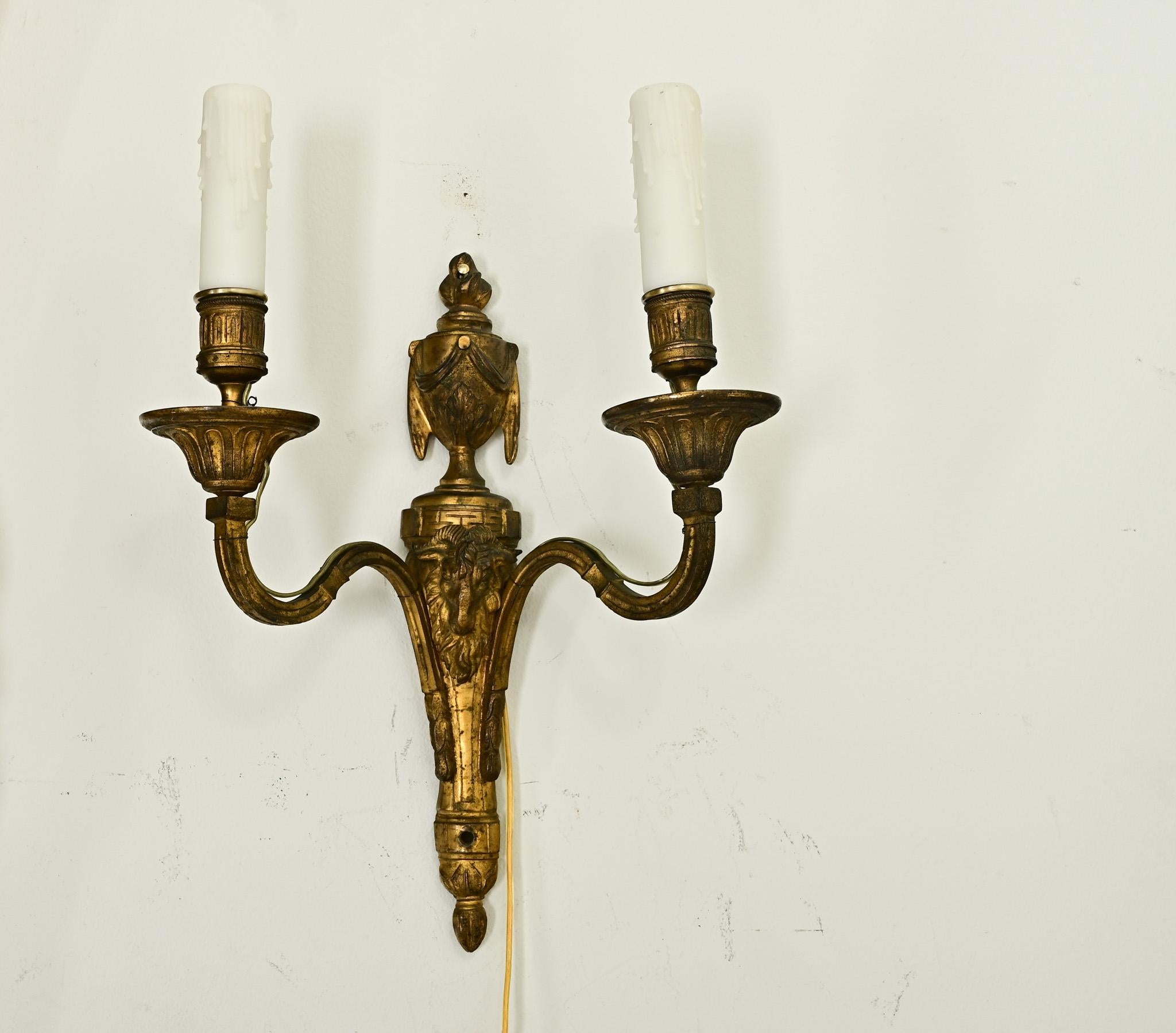 Altro Sconcese francesi del XIX secolo in stile Luigi XVI in bronzo in vendita