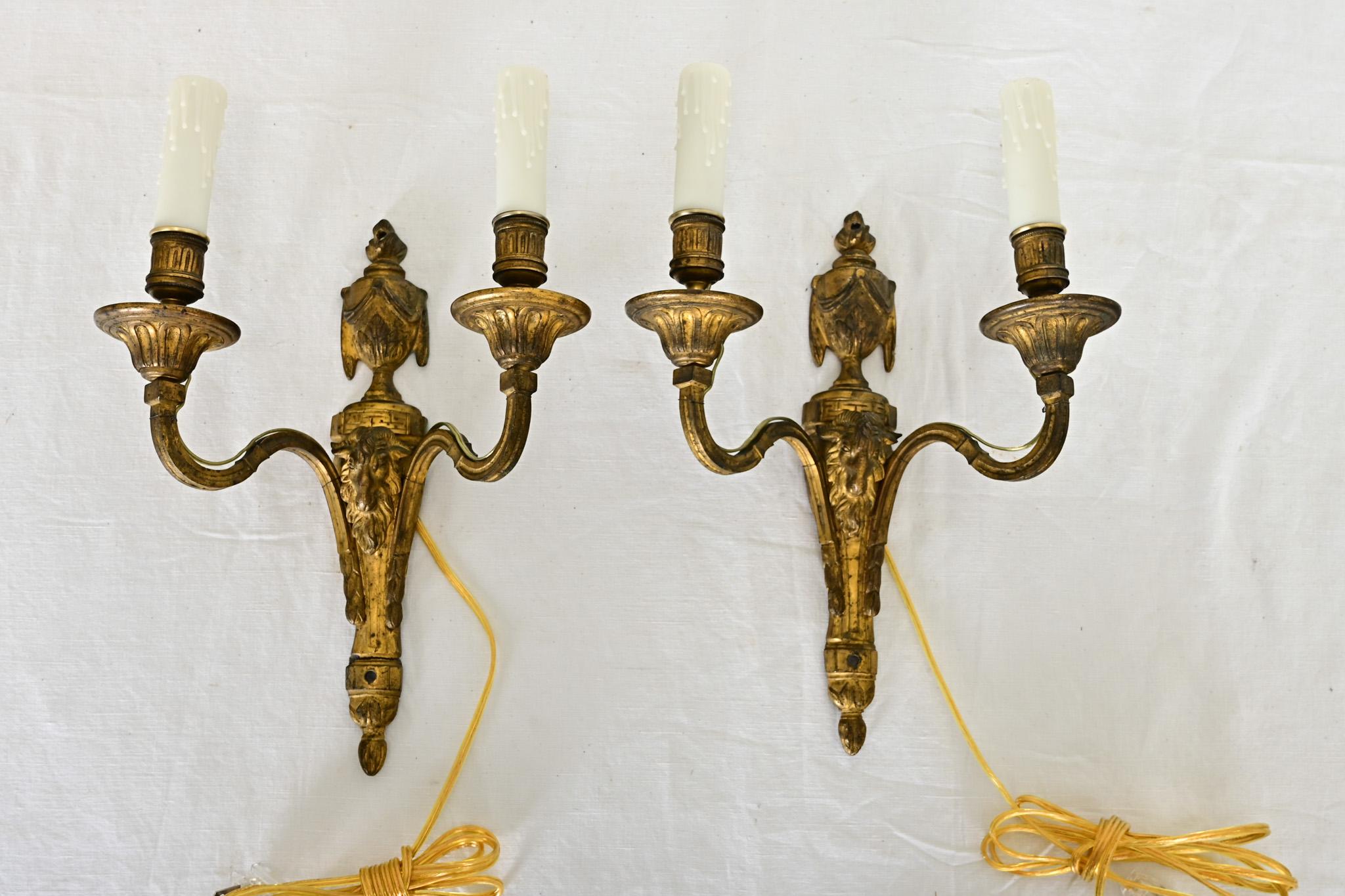 Francese Sconcese francesi del XIX secolo in stile Luigi XVI in bronzo in vendita