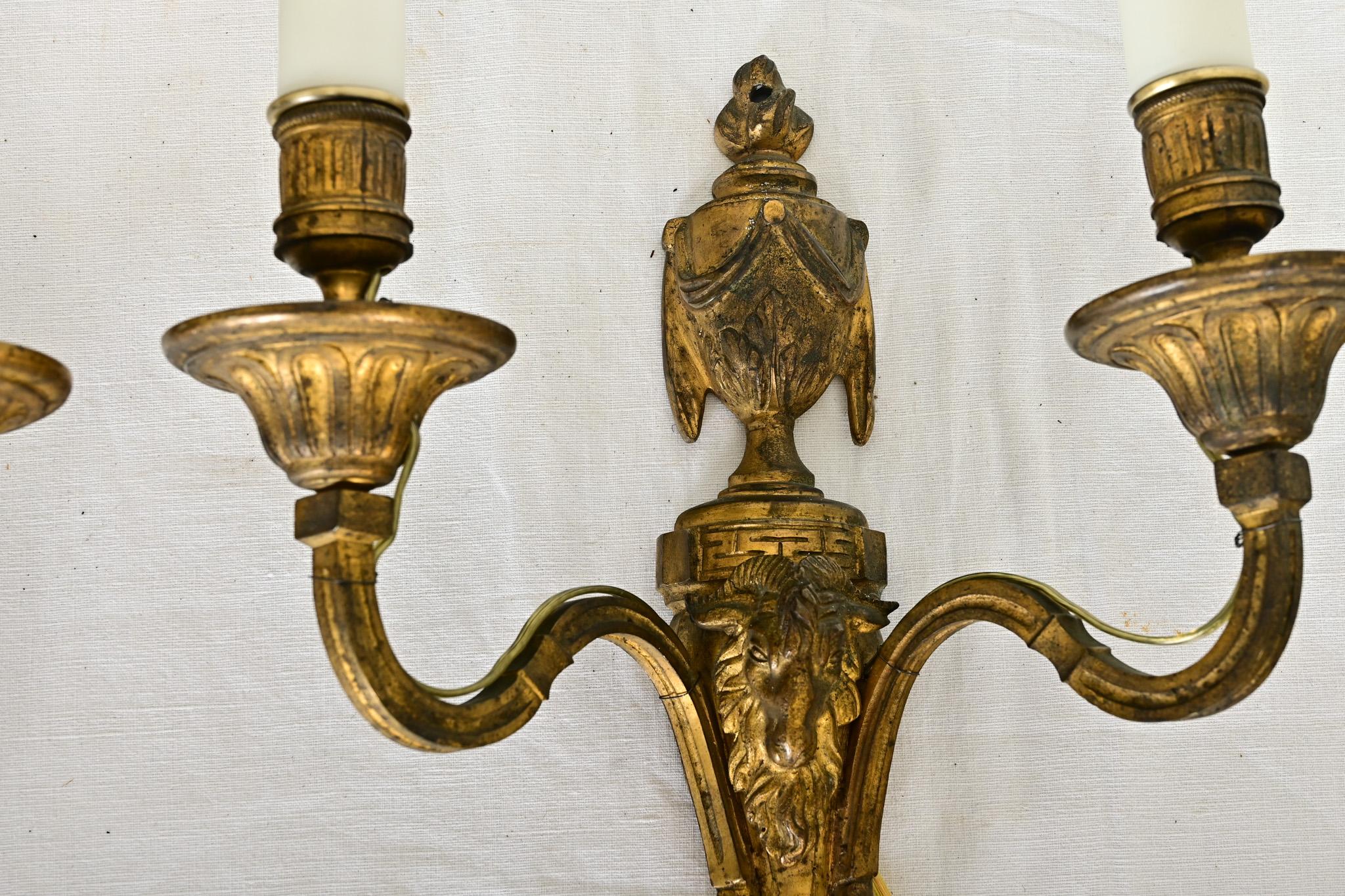 Bronzato Sconcese francesi del XIX secolo in stile Luigi XVI in bronzo in vendita