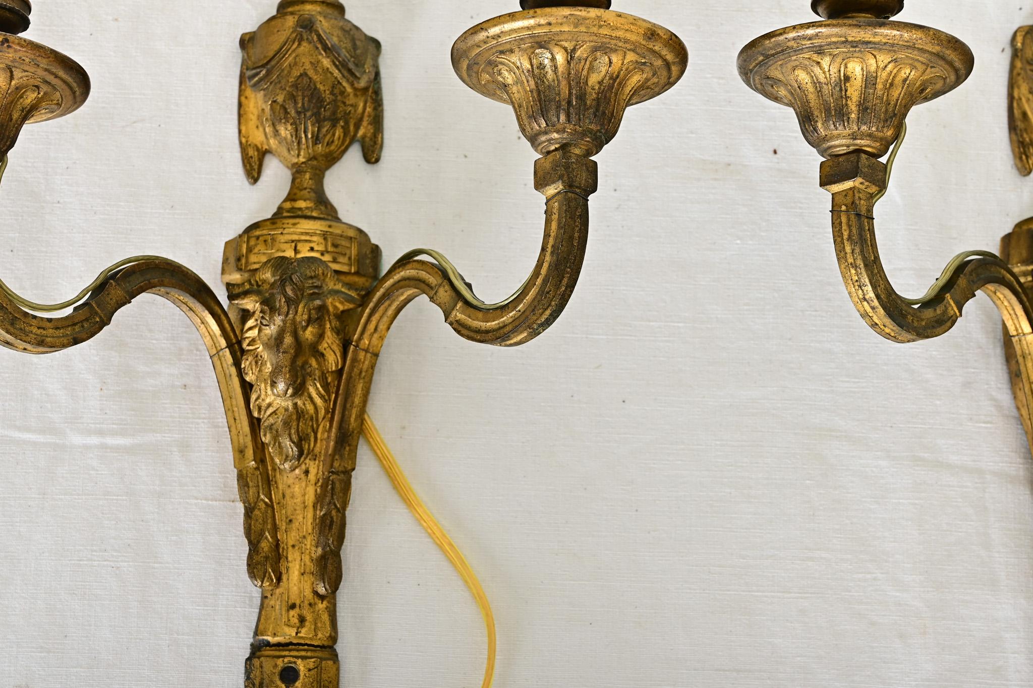 Sconcese francesi del XIX secolo in stile Luigi XVI in bronzo In condizioni buone in vendita a Baton Rouge, LA