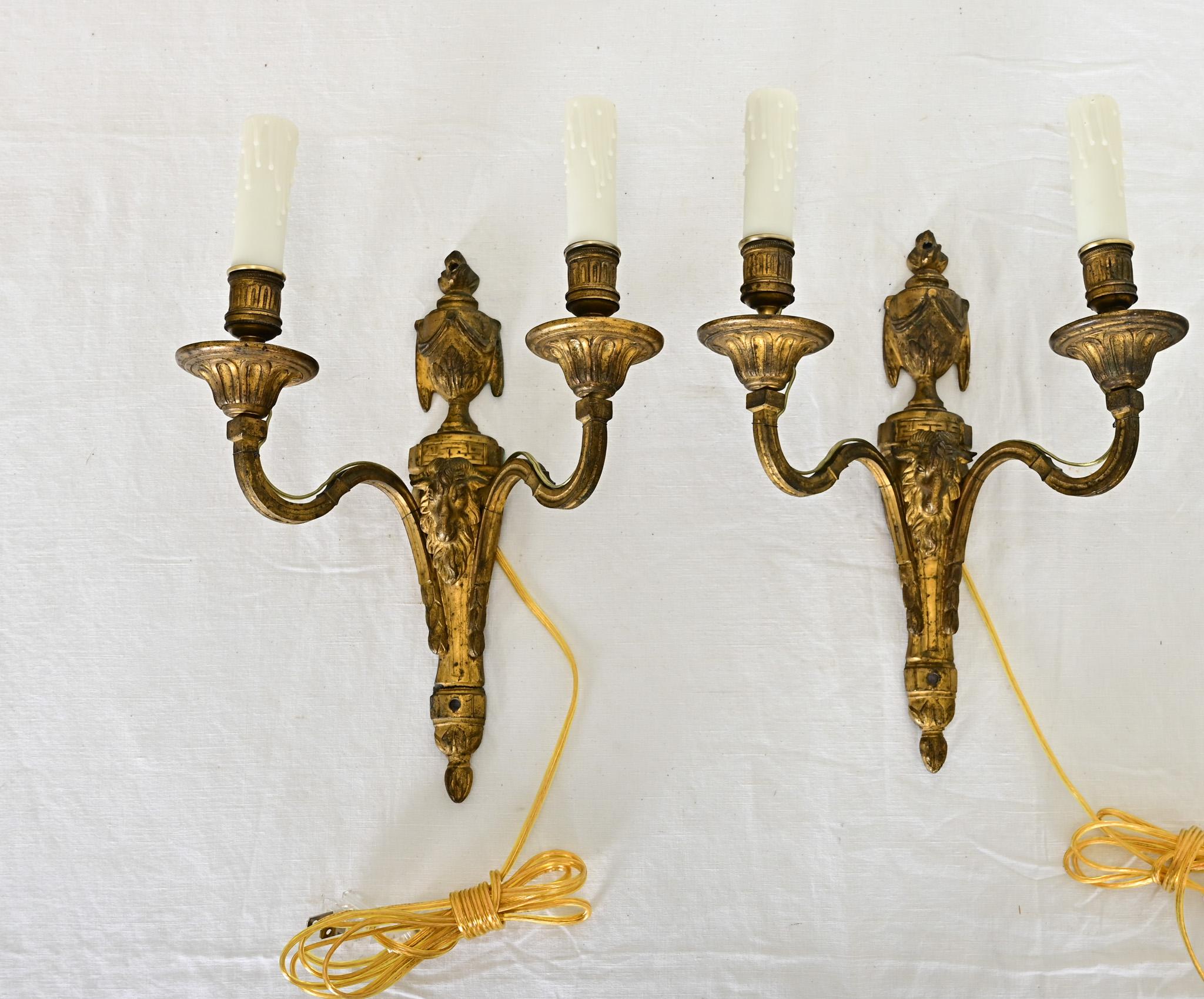 Bronzo Sconcese francesi del XIX secolo in stile Luigi XVI in bronzo in vendita