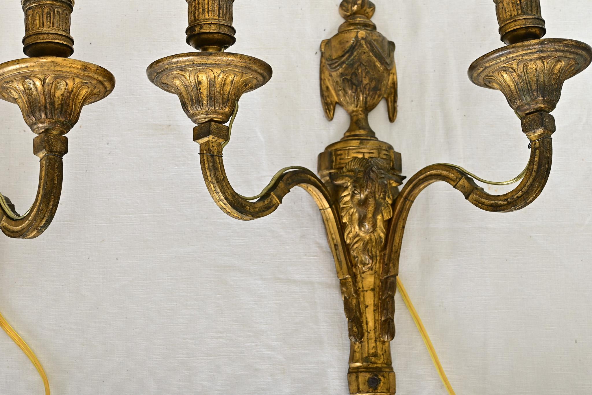 Sconcese francesi del XIX secolo in stile Luigi XVI in bronzo in vendita 1