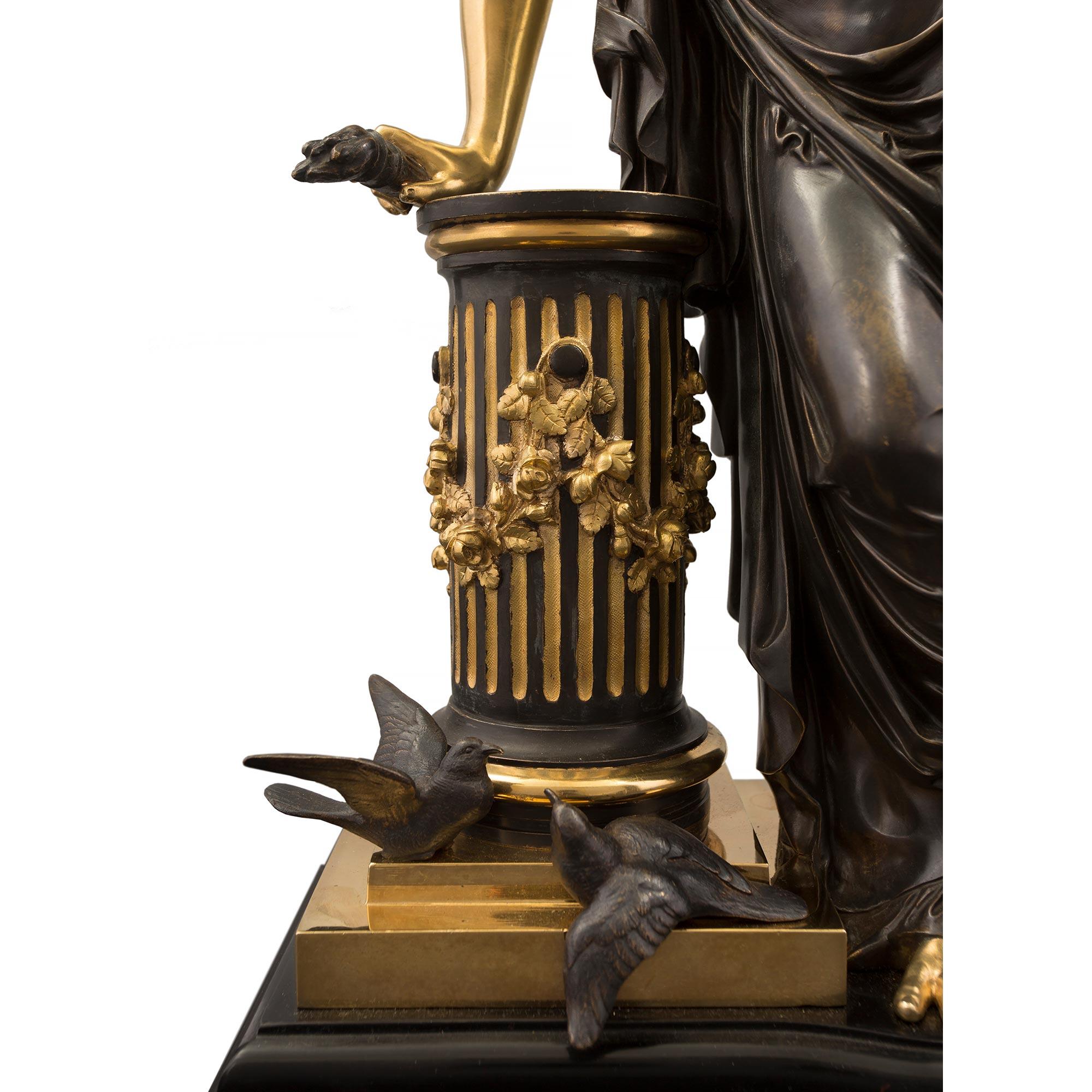 Statue d'une jeune fille en bronze de style Louis XVI du XIXe siècle français en vente 2