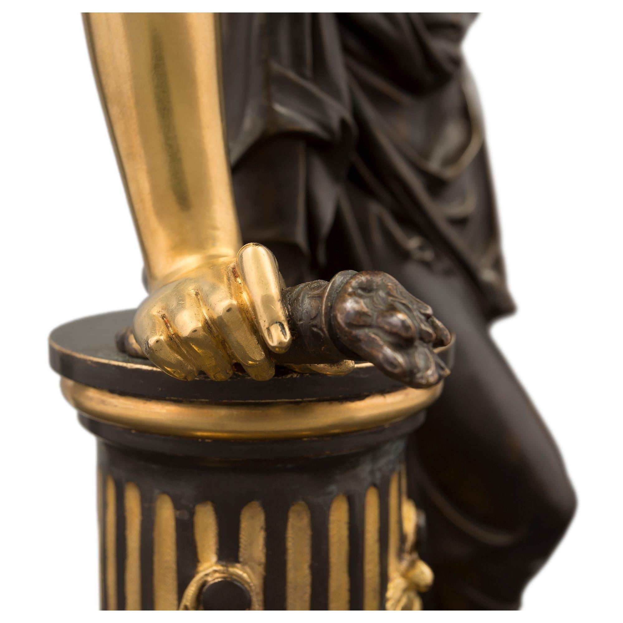 Statue d'une jeune fille en bronze de style Louis XVI du XIXe siècle français en vente 3