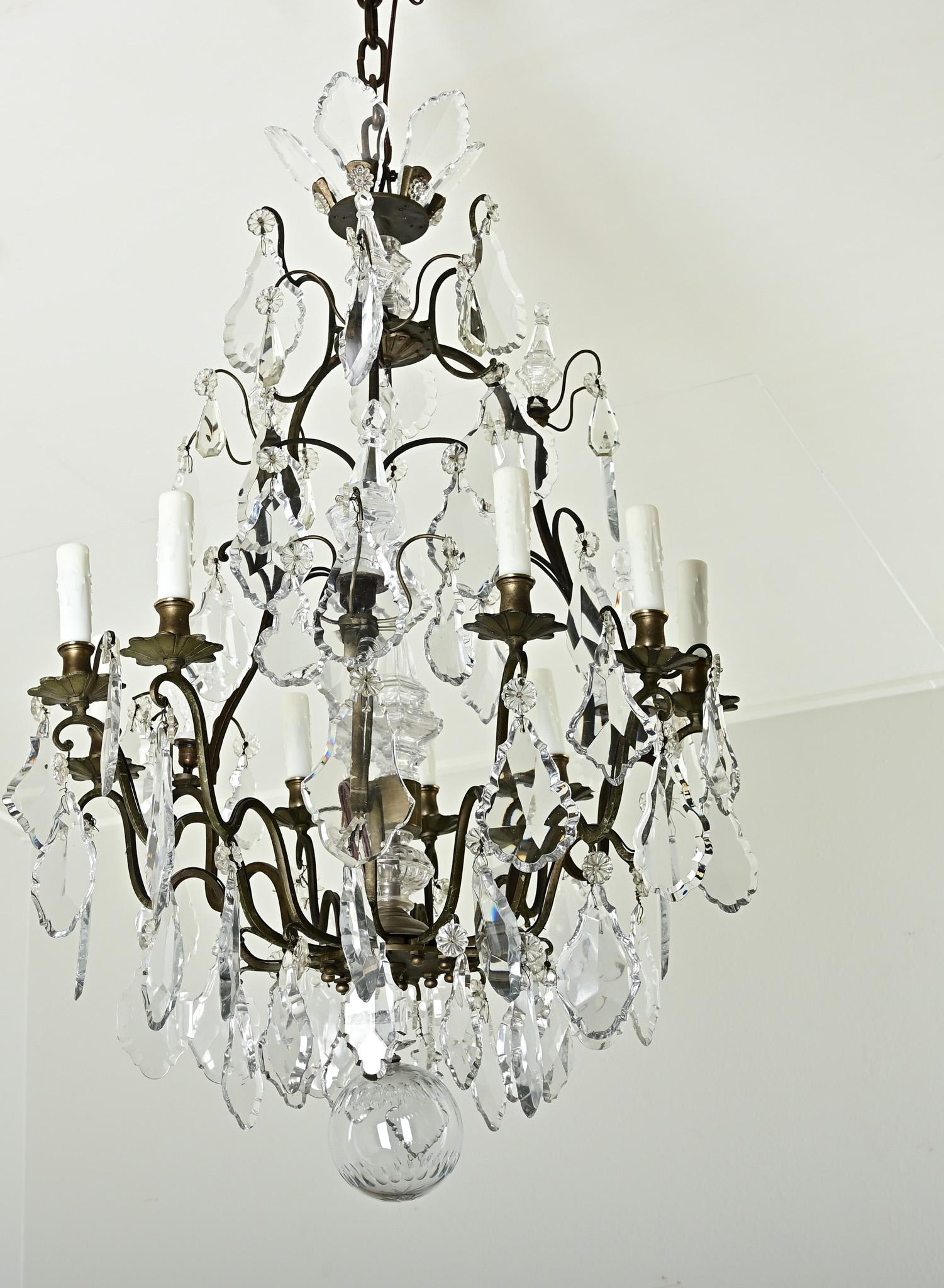 Français Lustre français du 19ème siècle de style Louis XVI en vente