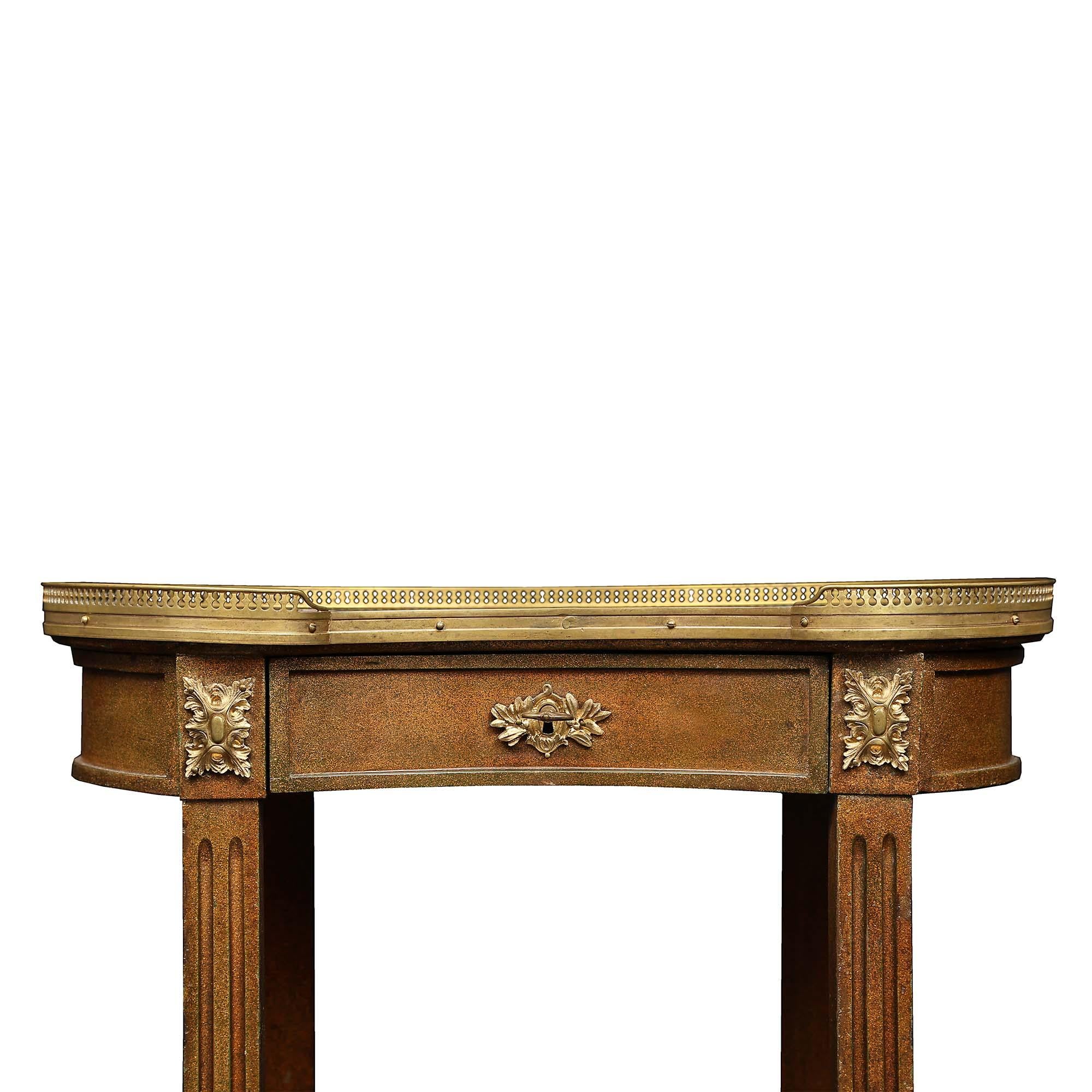 XIXe siècle Table d'appoint française du 19ème siècle de style Louis XVI vers 1880 en vente