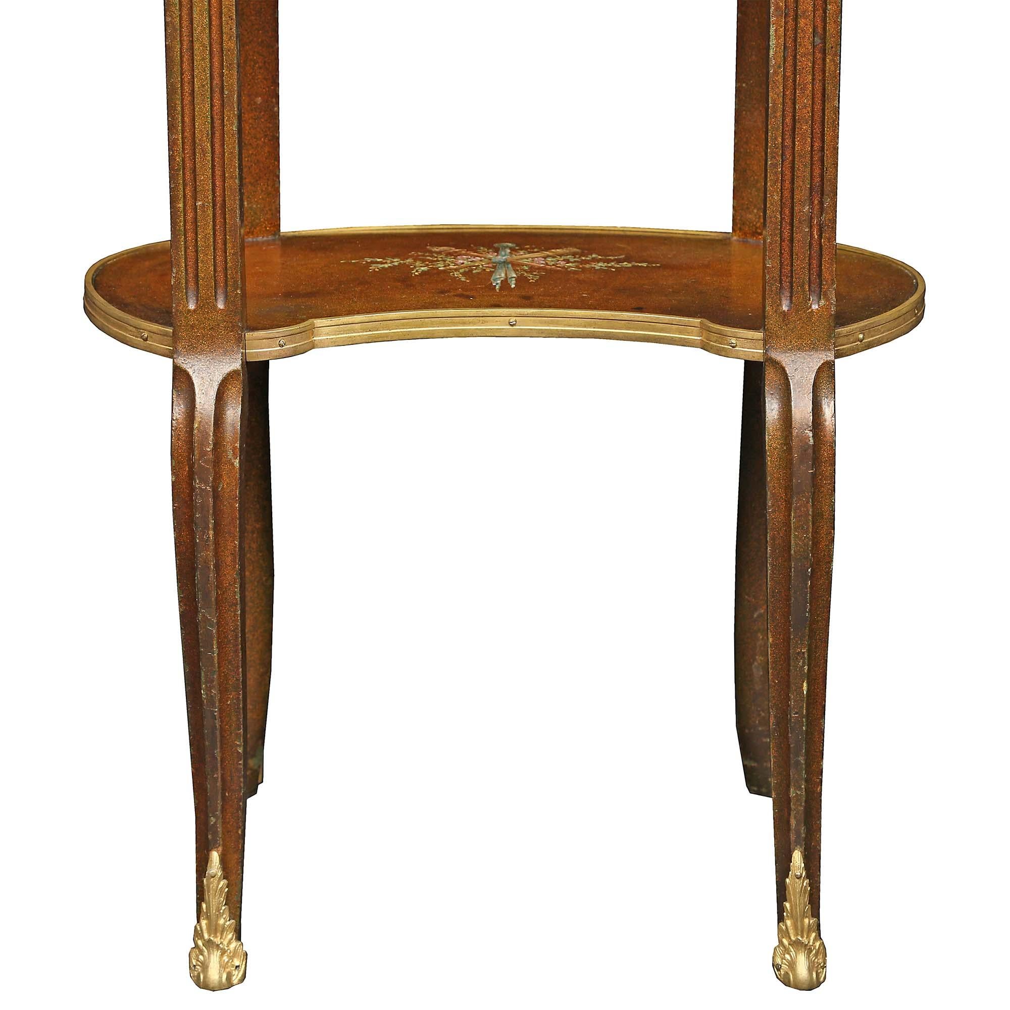 Bois Table d'appoint française du 19ème siècle de style Louis XVI vers 1880 en vente