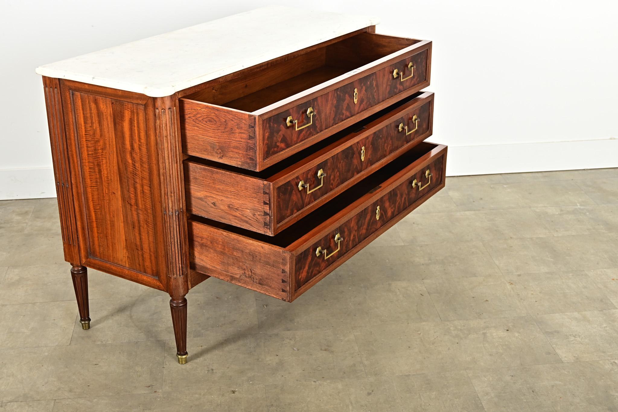 French 19th Century Louis XVI Style Commode For Sale 1