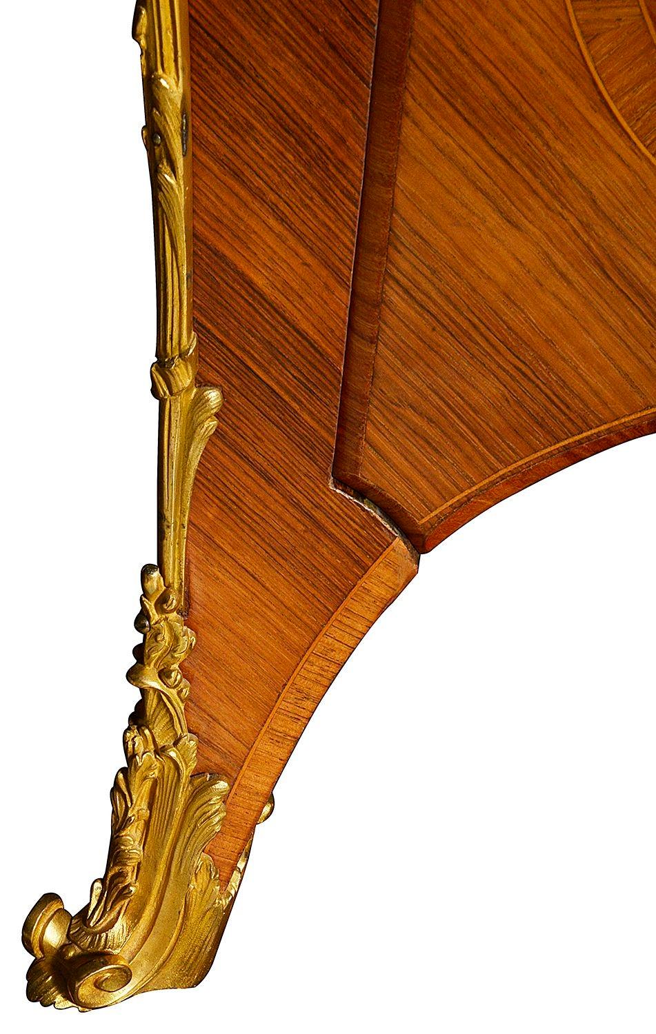 Kommode im Louis-XVI-Stil des 19. Jahrhunderts. im Angebot 2