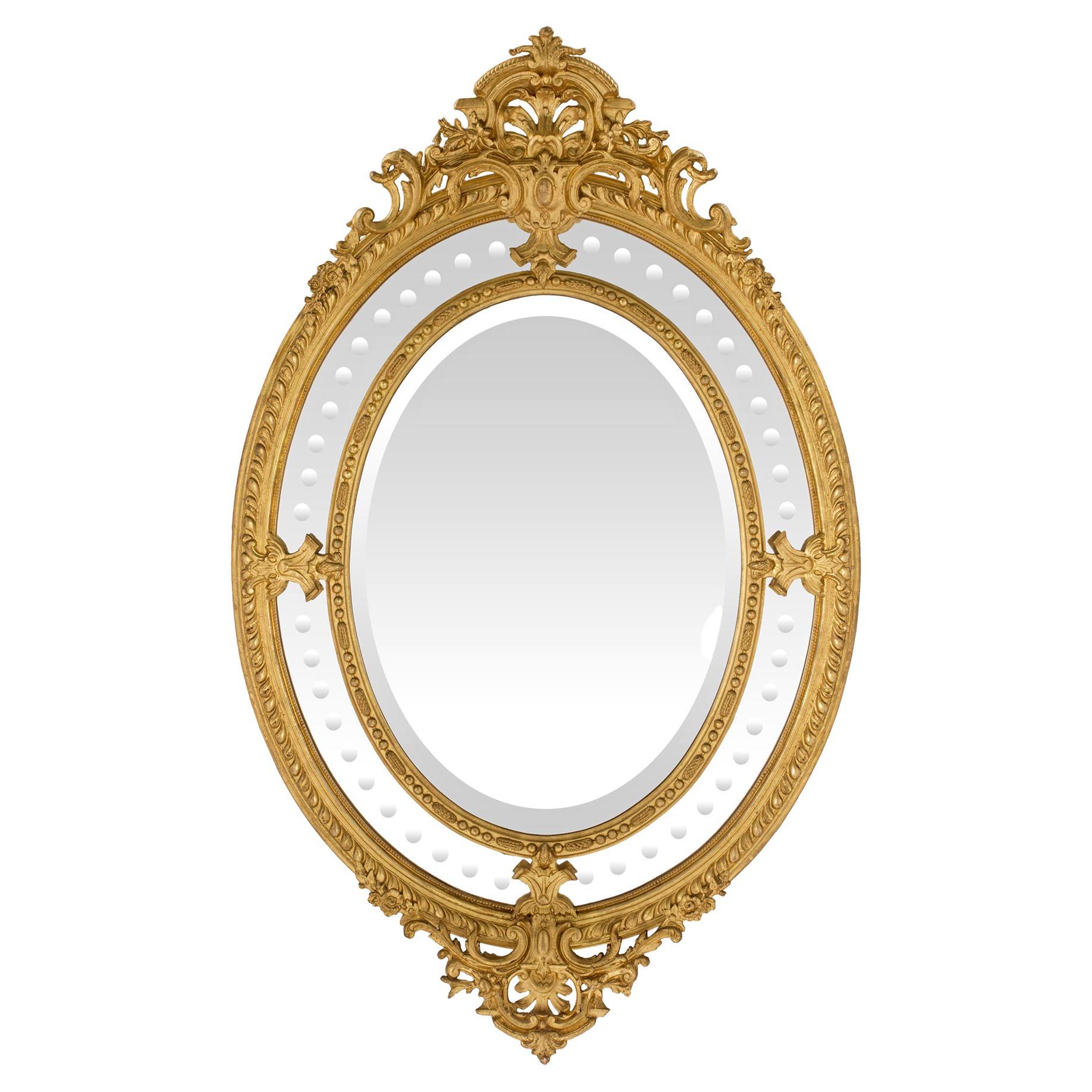 Miroir ovale en bois doré à double cadre de style Louis XVI du 19ème siècle français