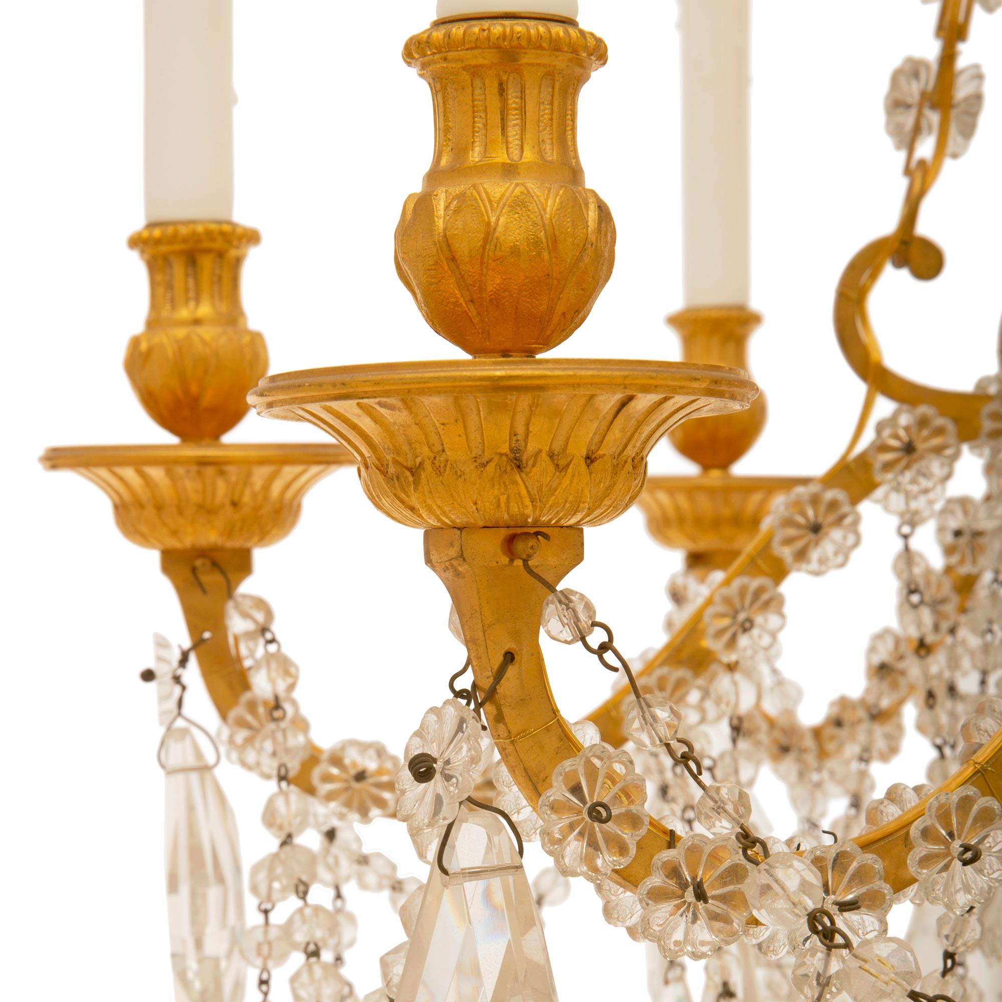 Lustre à huit lumières en cristal de Baccarat de style Louis XVI du XIXe siècle français en vente 1
