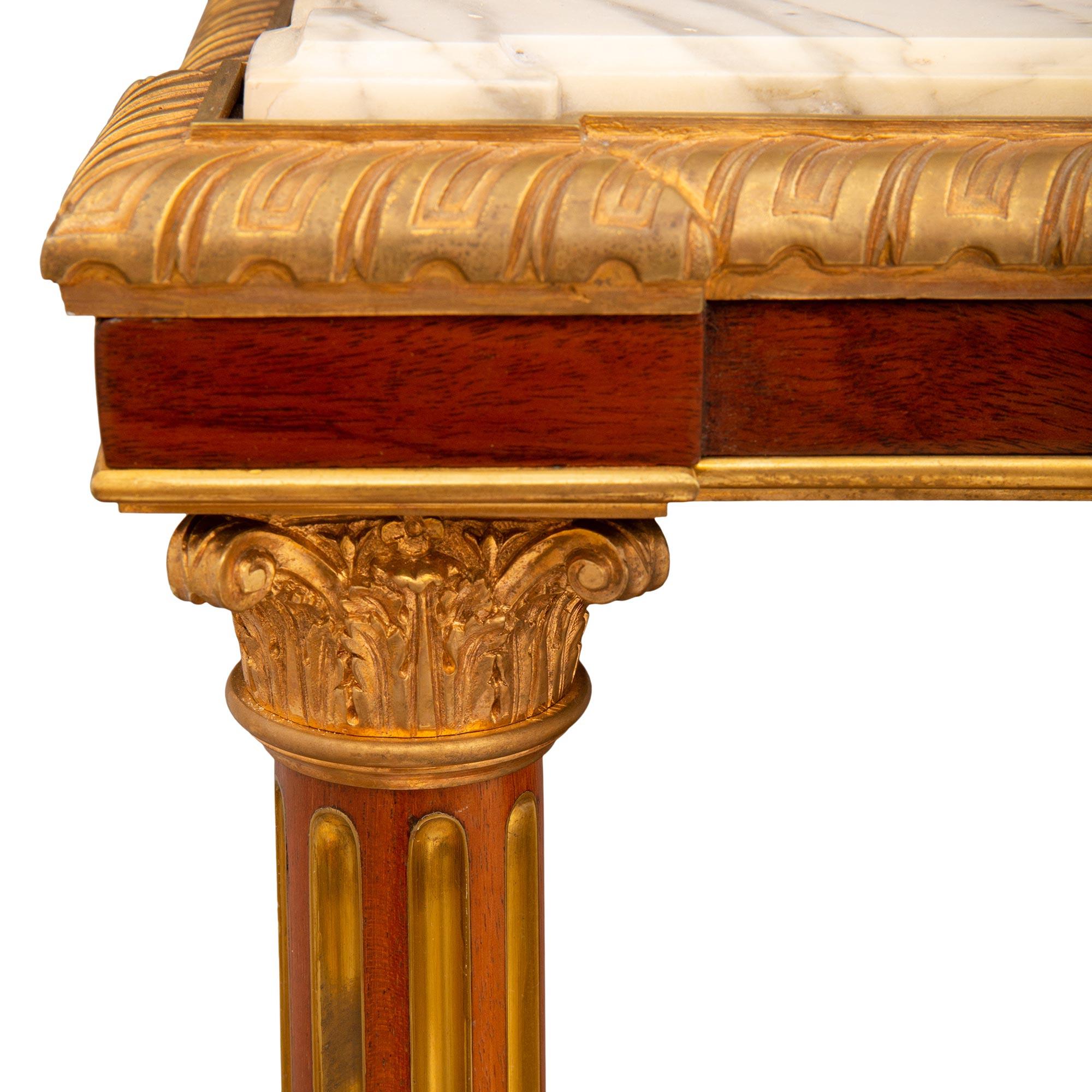 XIXe siècle Console à dessert de style Louis XVI du 19ème siècle en acajou flammé et bronze doré en vente
