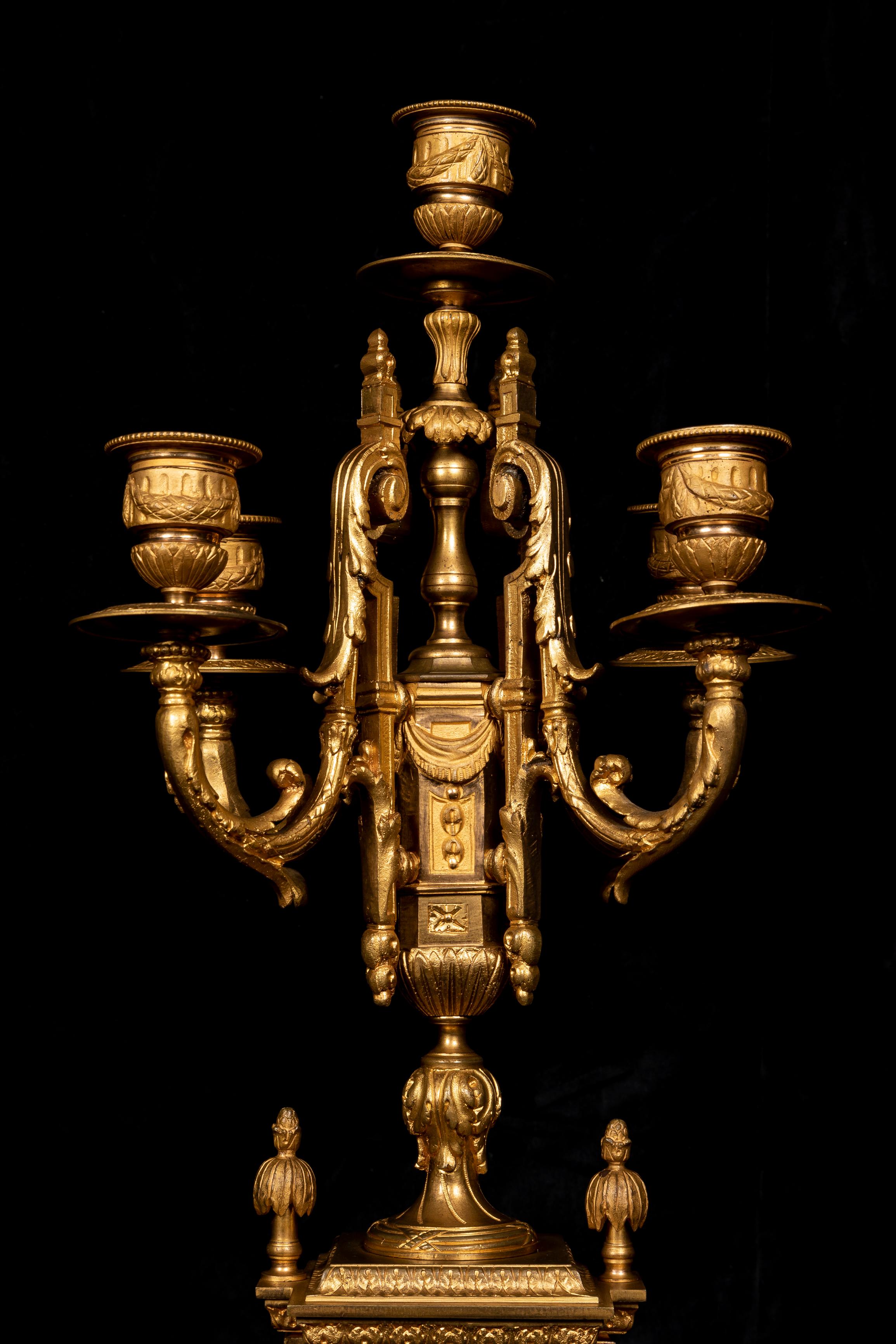 Set di guarniture in bronzo dorato e lapislazzuli in stile Luigi XVI, Francia 19° secolo in vendita 4